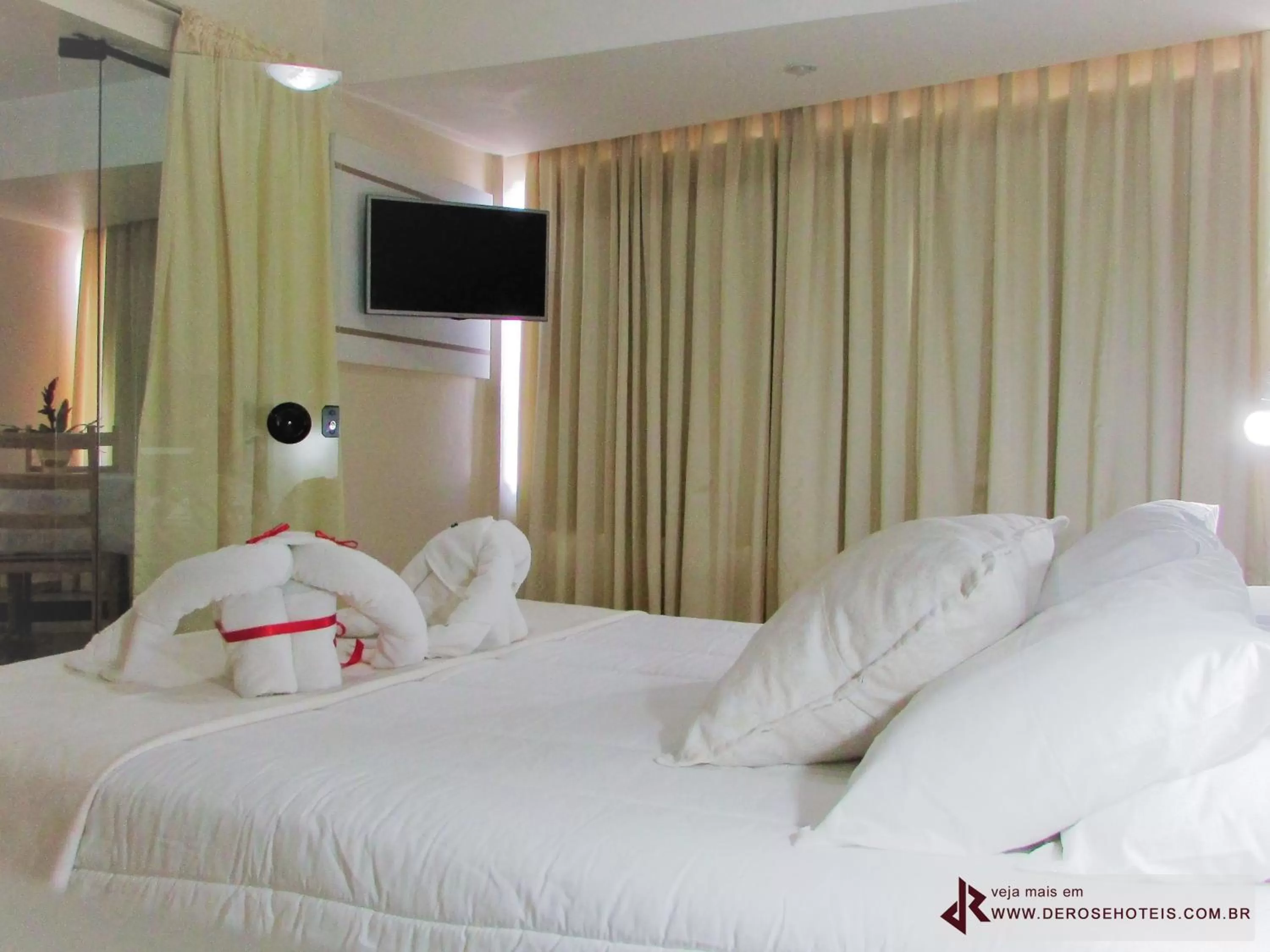 Bed in De Rose Palace Hotel