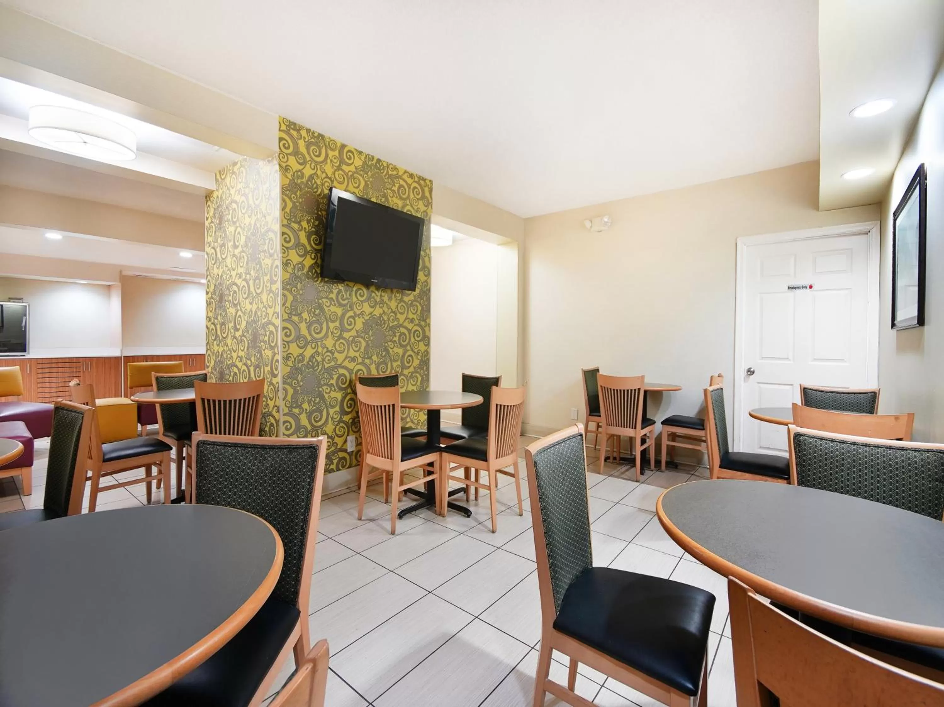 Restaurant/places to eat in Baymont by Wyndham Williamsburg