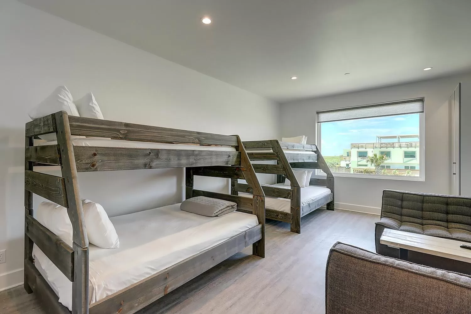 Bedroom, Bed in Lively Beach