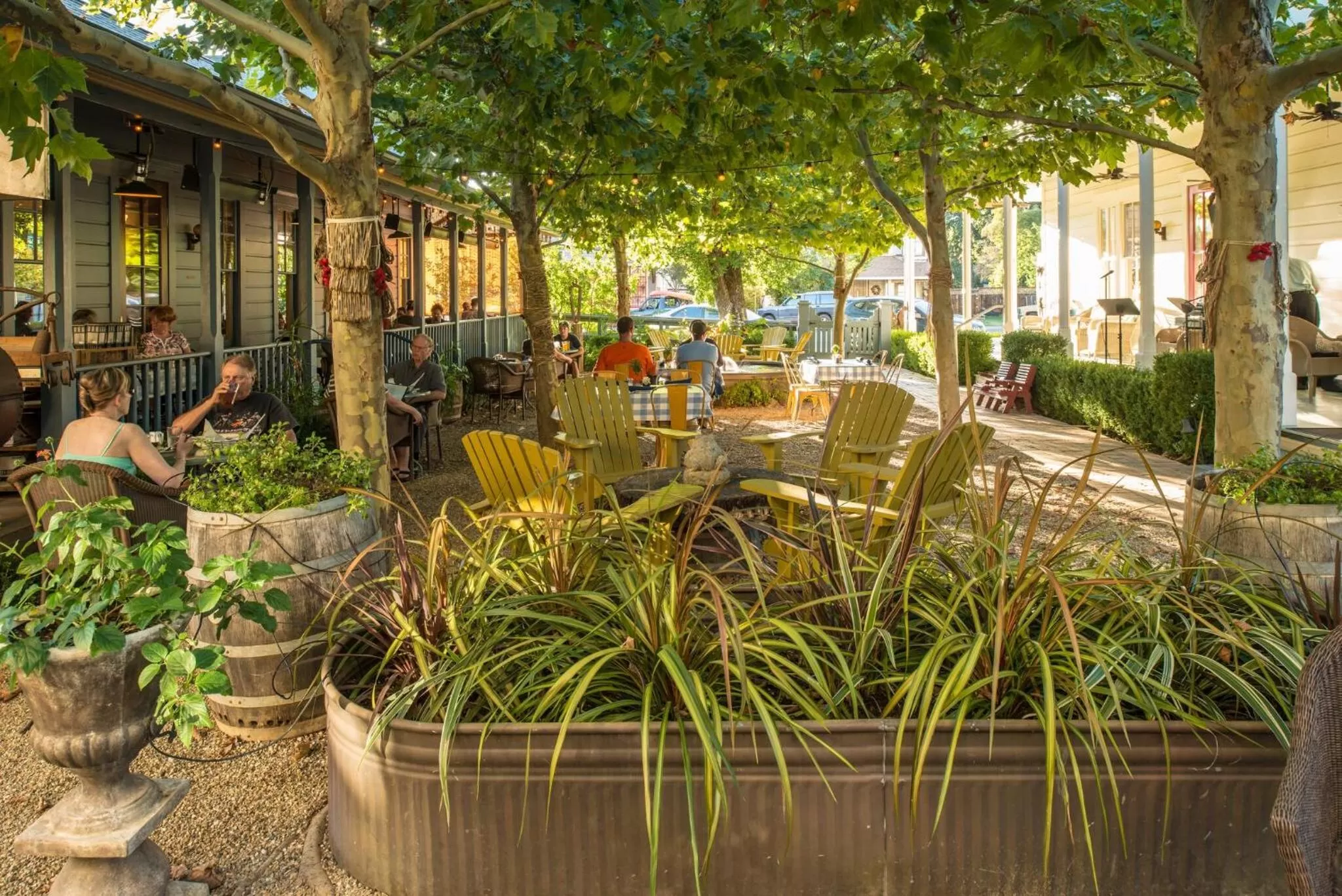 Restaurant/places to eat in Tallman Hotel