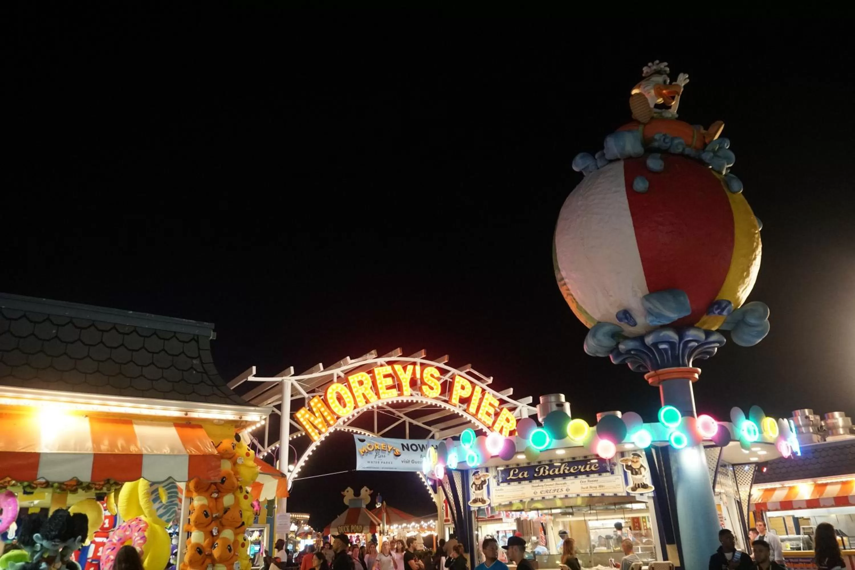 Evening entertainment in Sunset Beach Hotel