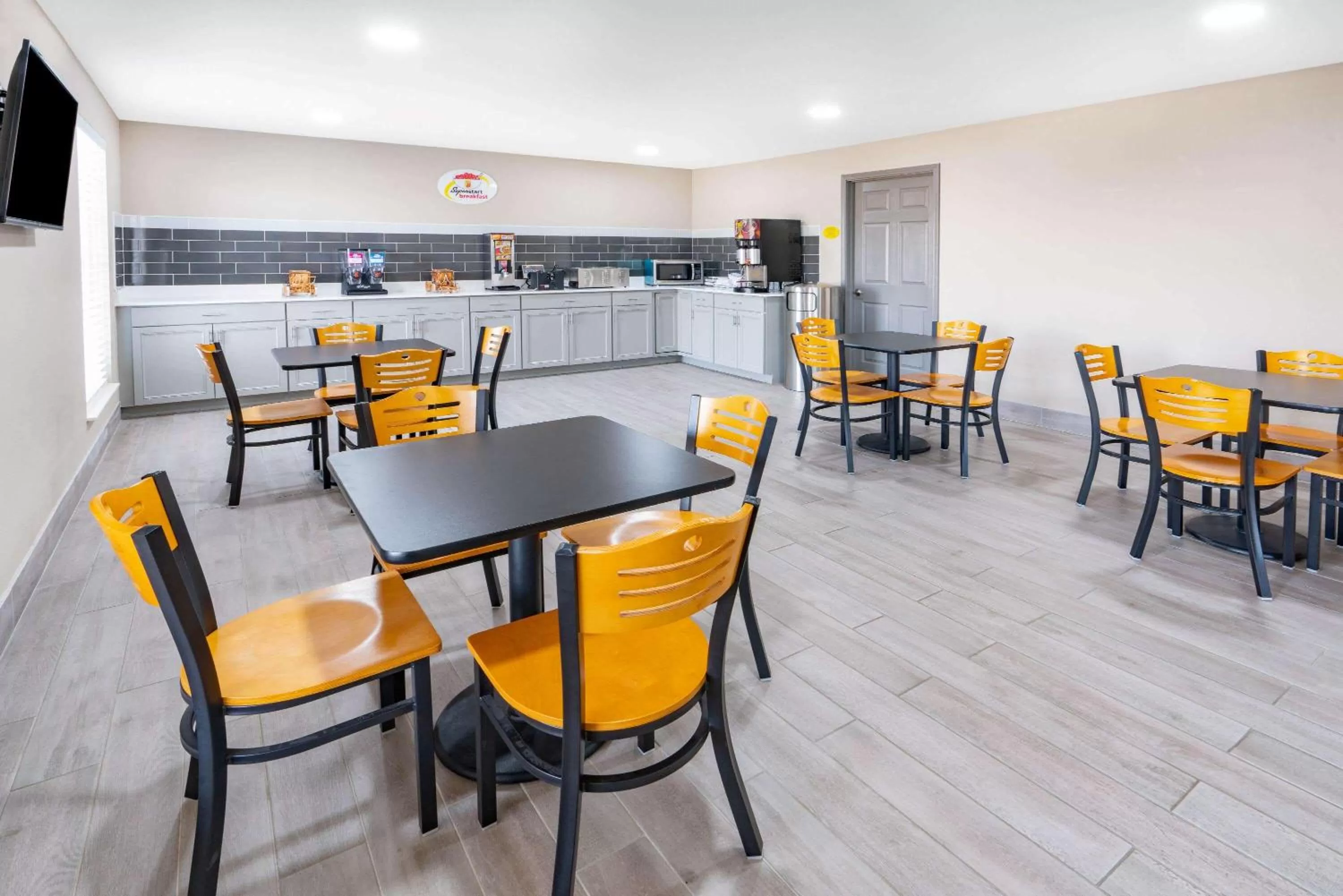 Restaurant/places to eat in Super 8 by Wyndham Amarillo West