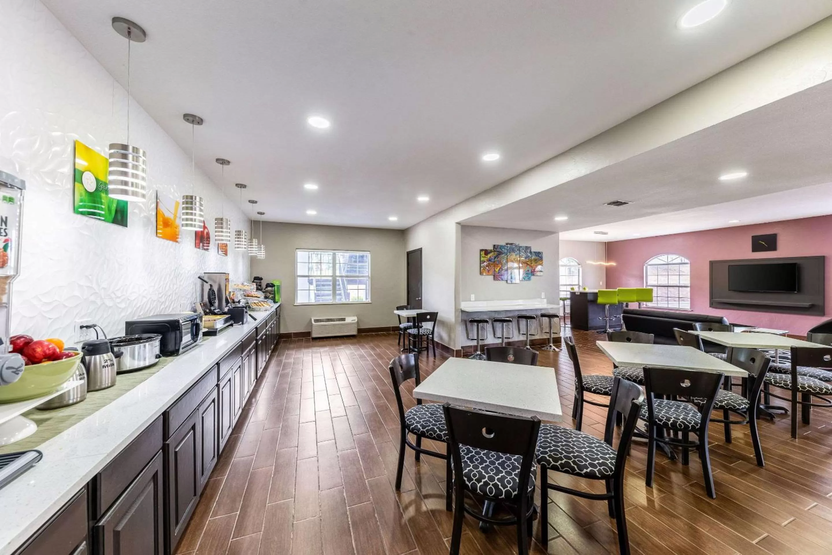 Restaurant/places to eat in Quality Inn & Suites Canton