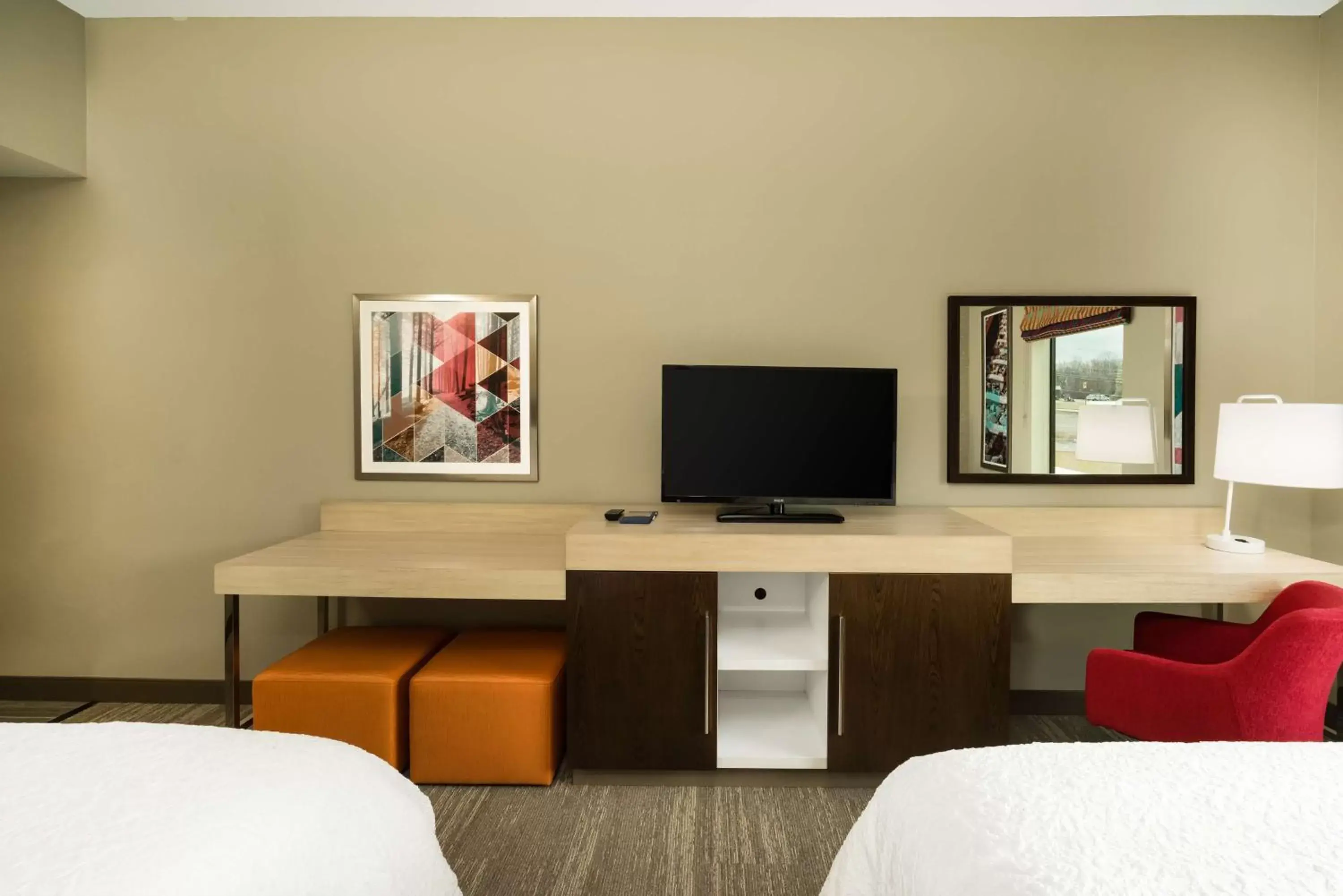 Queen Room with Two Queen Beds - Non-Smoking in Hampton Inn Newport Queen Room with Two Queen Beds - Non-Smoking in Hampton Inn Newport