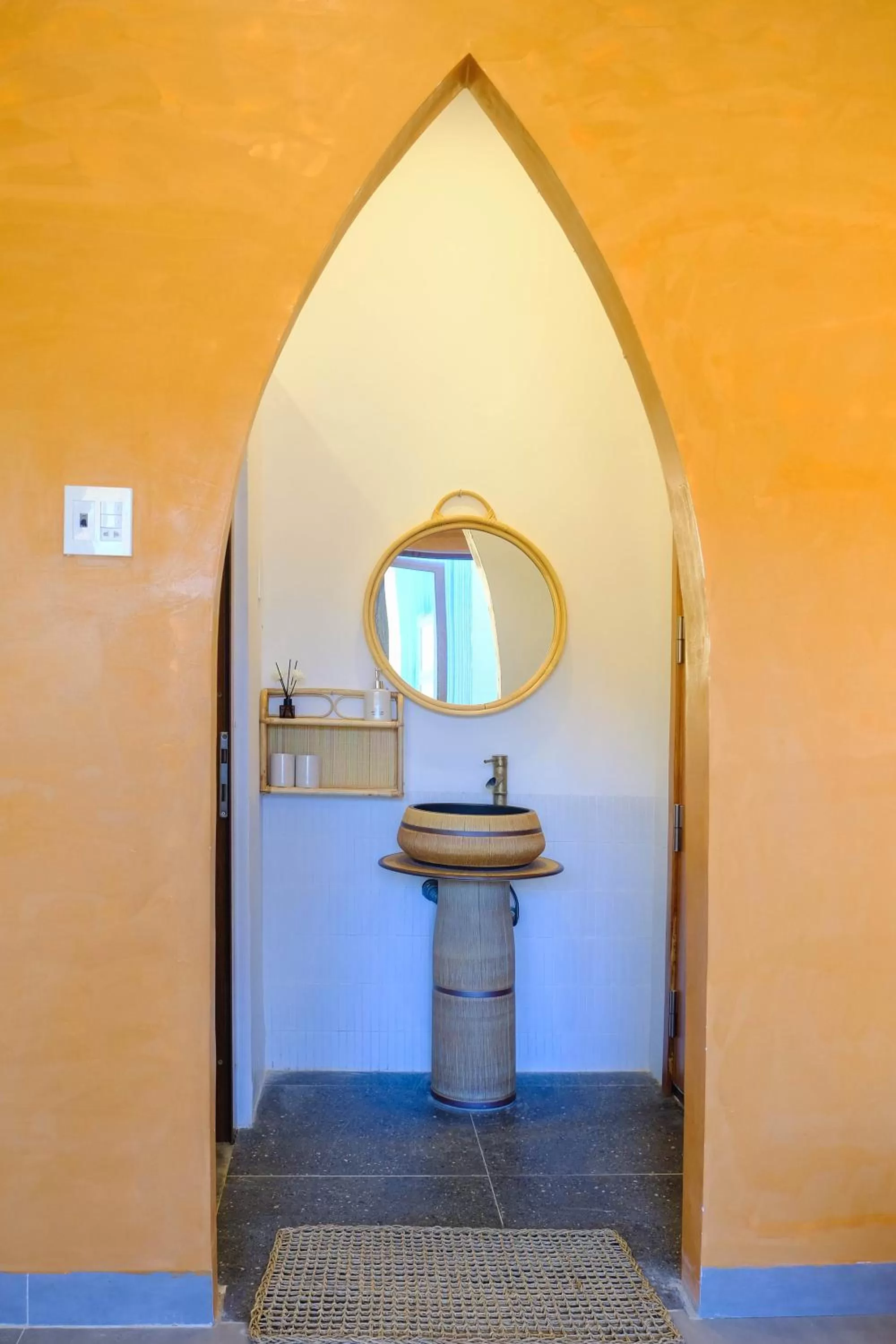 Bathroom, Kitchen/Kitchenette in Eo Gió Có Homestay