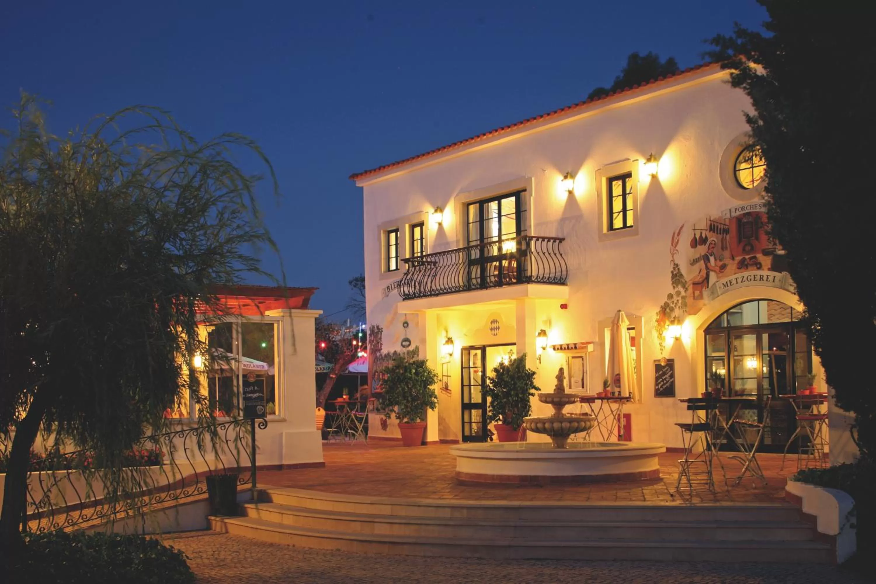 Restaurant/places to eat in Vila Vita Parc