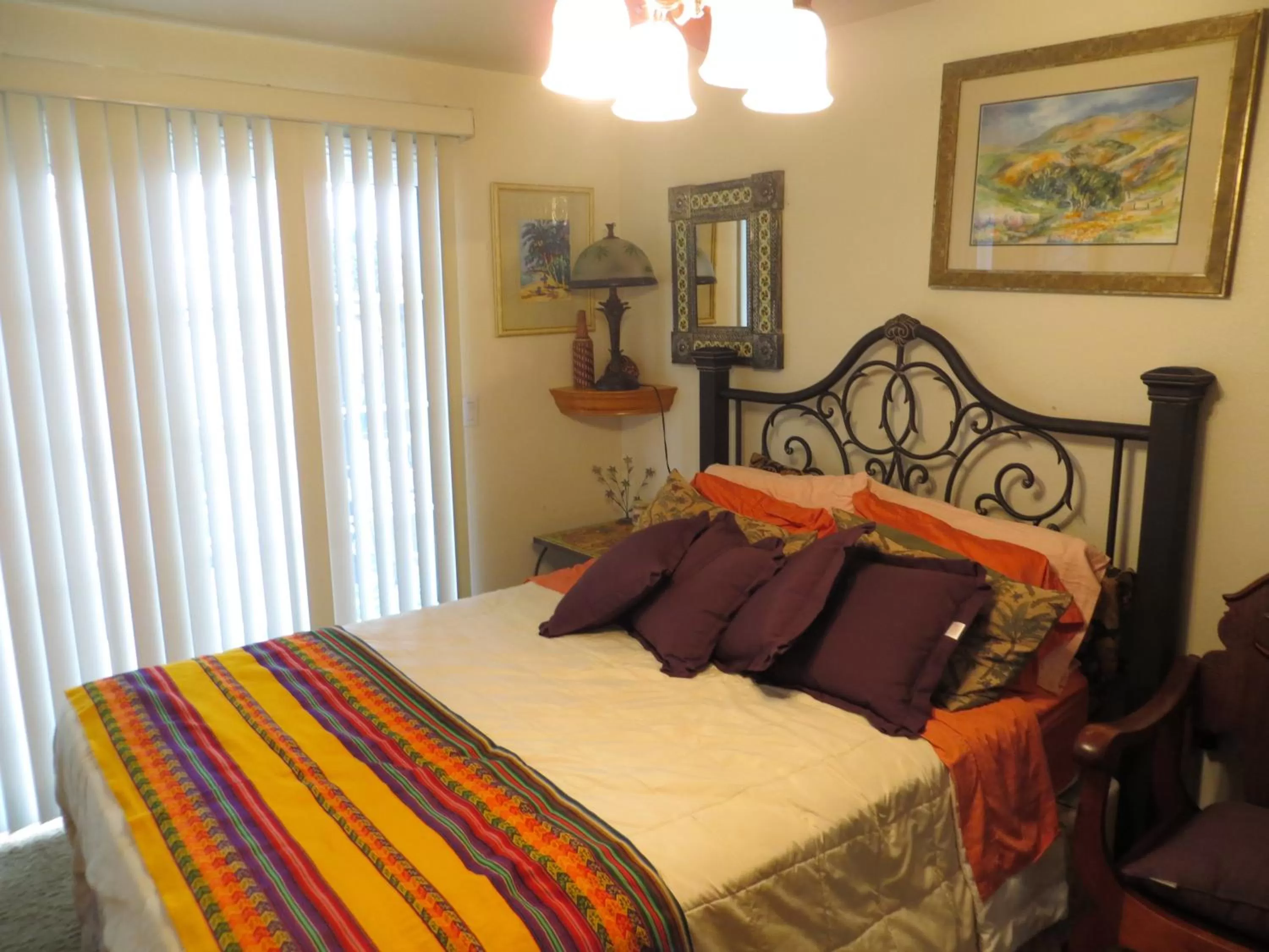 Bed in Always Inn San Clemente Bed & Breakfast by Elevate Rooms