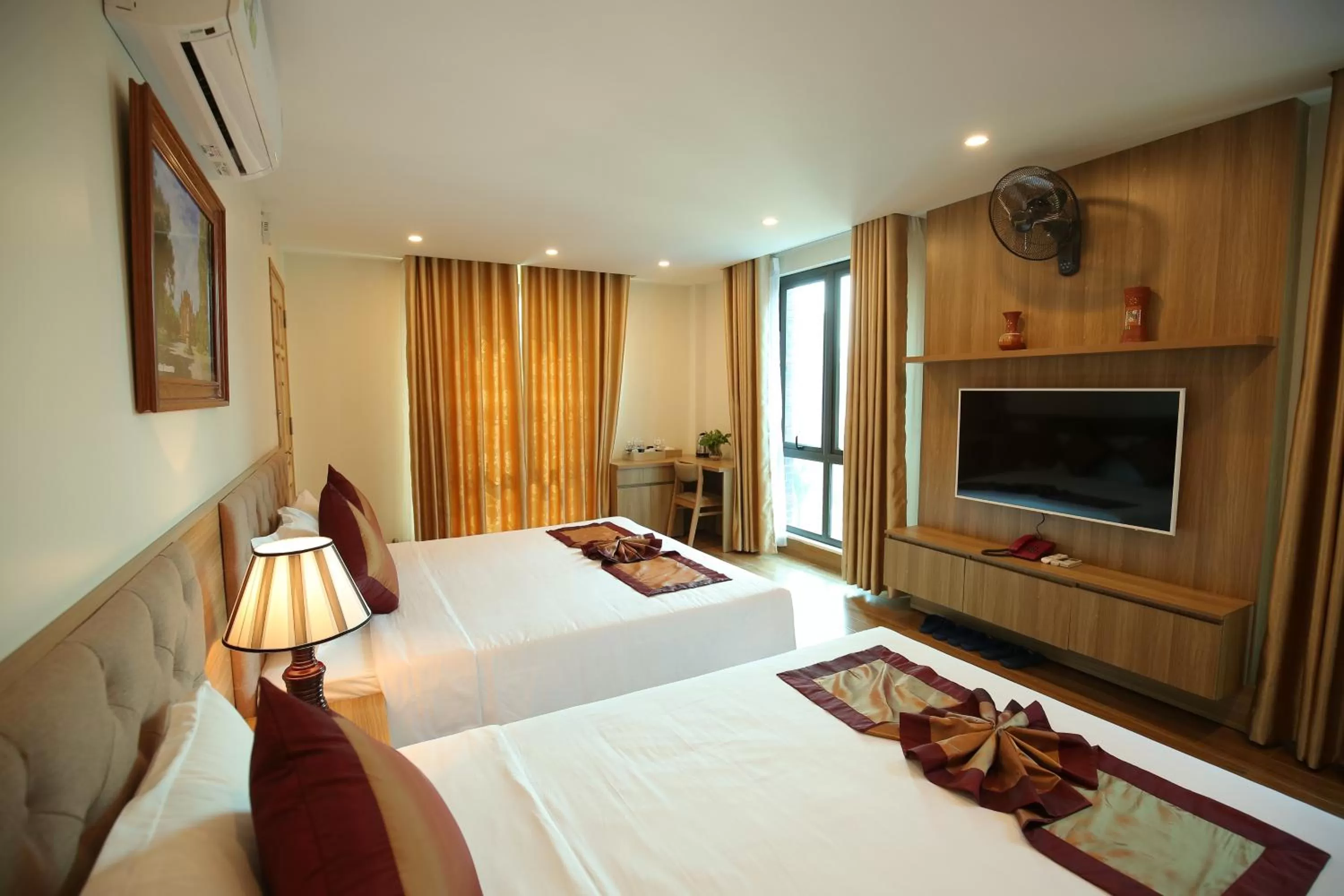 Communal lounge/ TV room, TV/Entertainment Center in Cozynibi Hotel