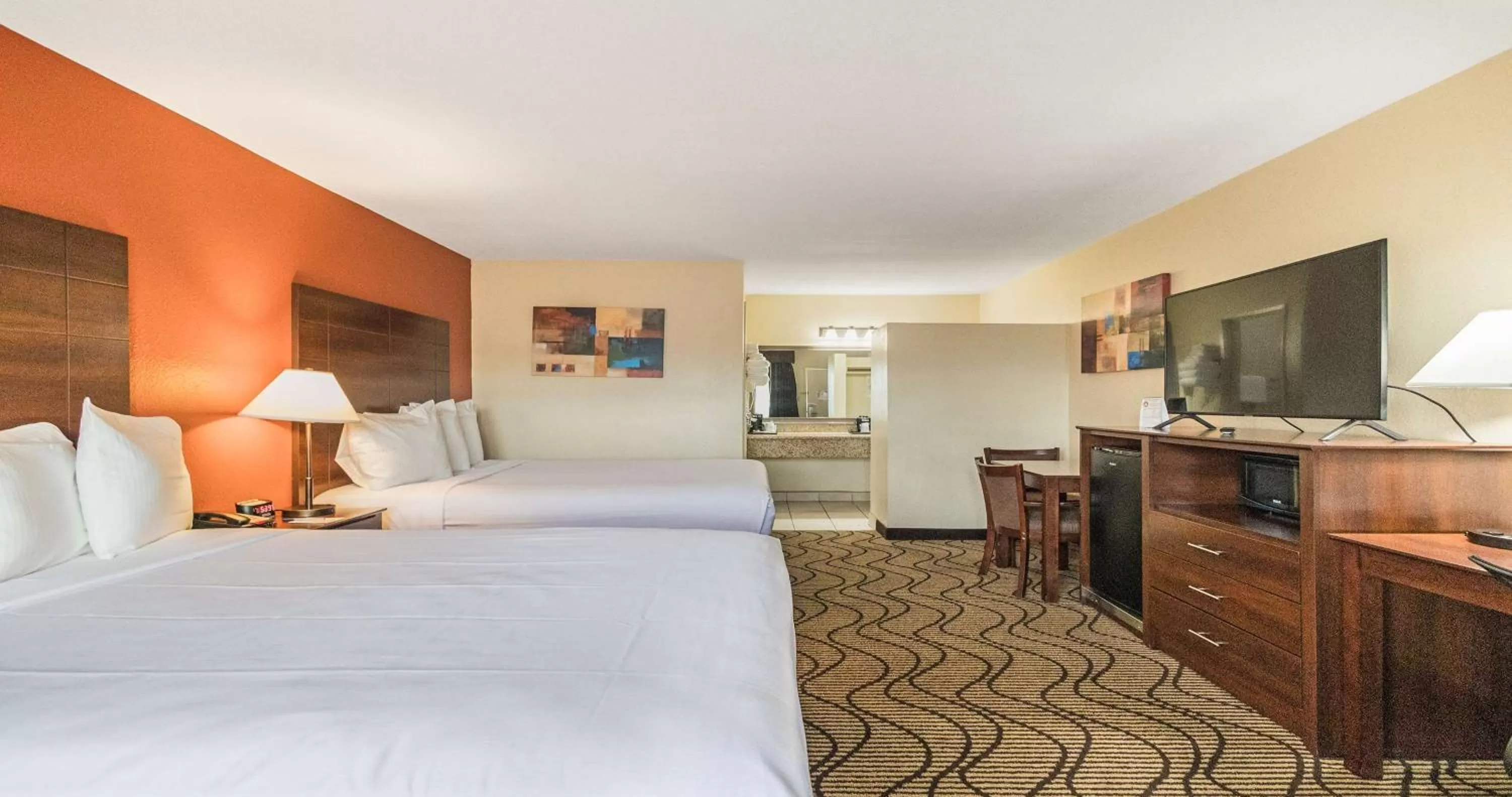 Bedroom, Bed in Best Western Roseville Inn