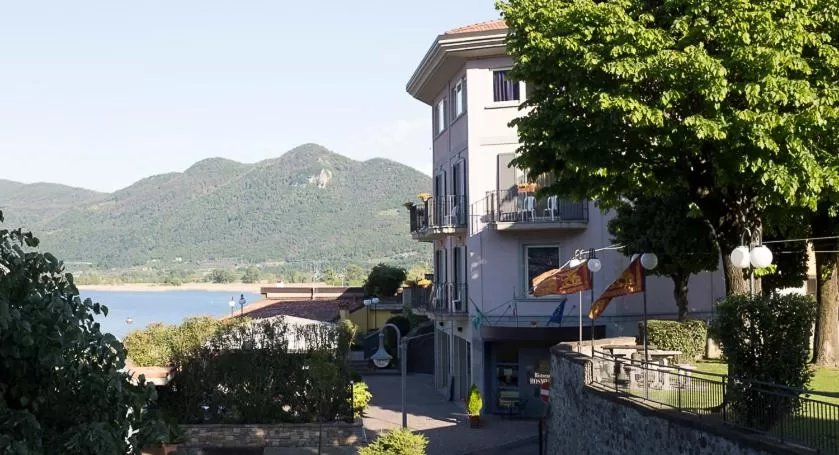 Property building in Locanda del Lago Rosmunda