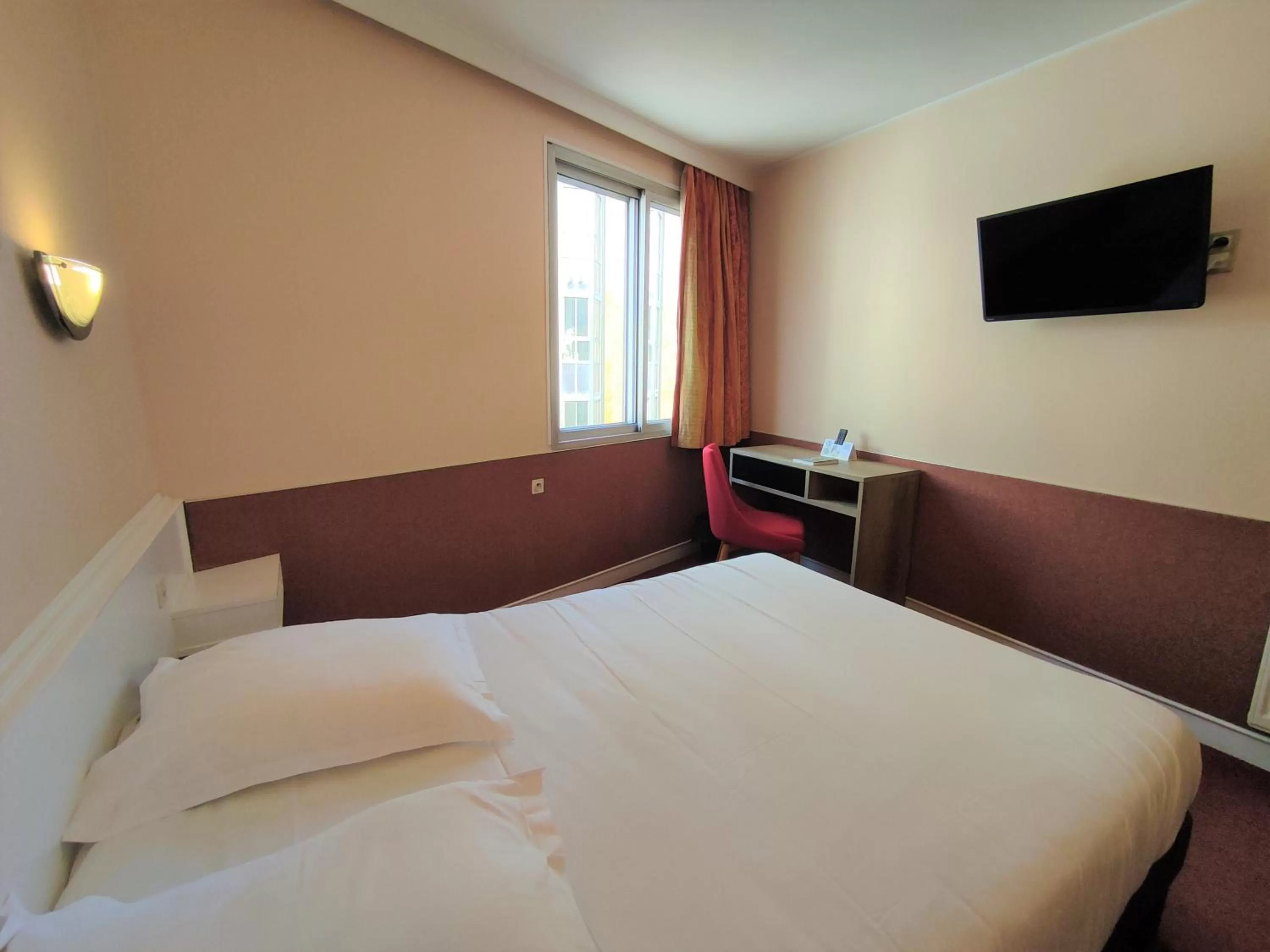 Bed in Cit'Hotel Limoges Centre - Lion d'or