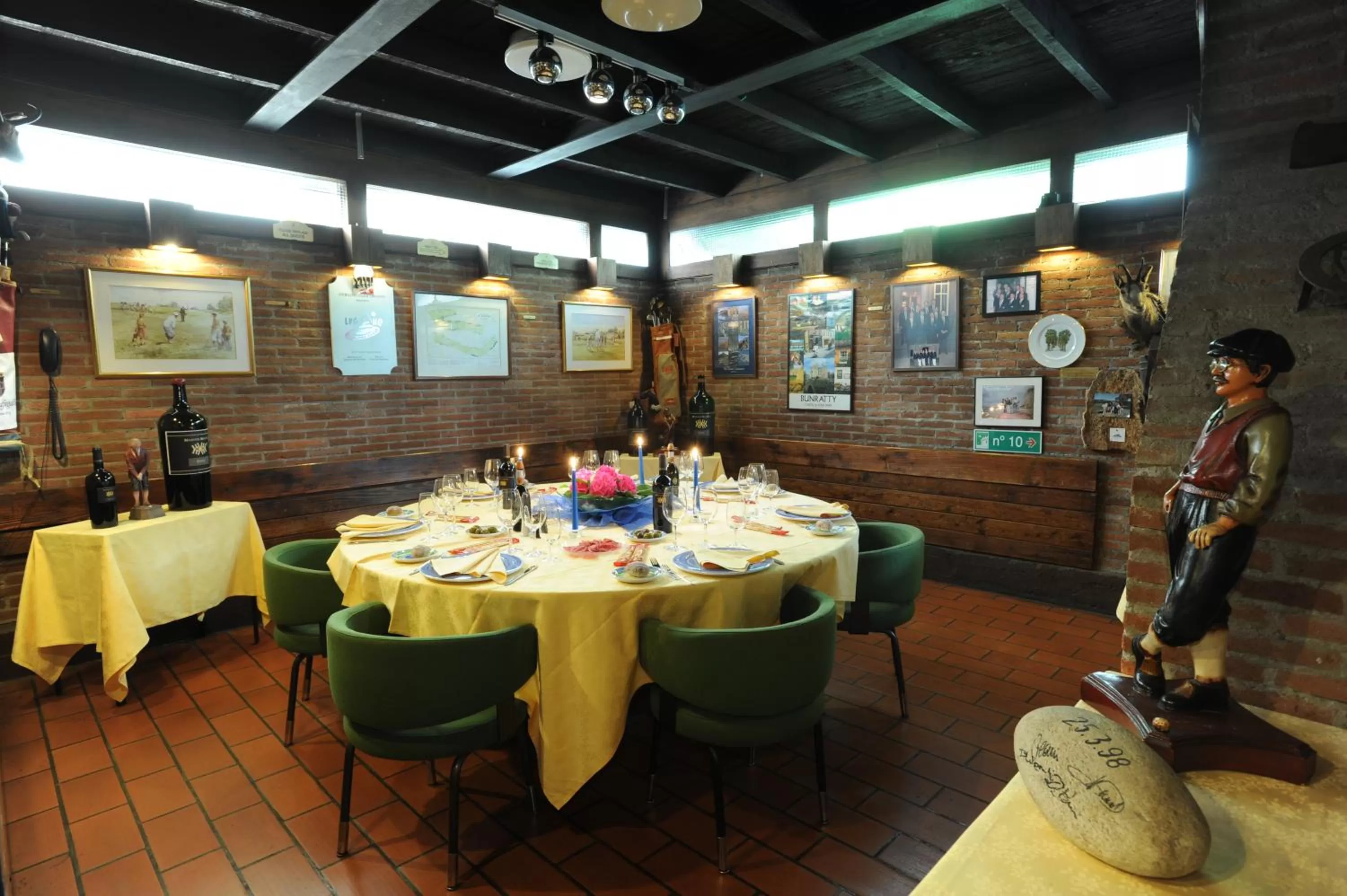 Restaurant/places to eat in Colorado Hotel