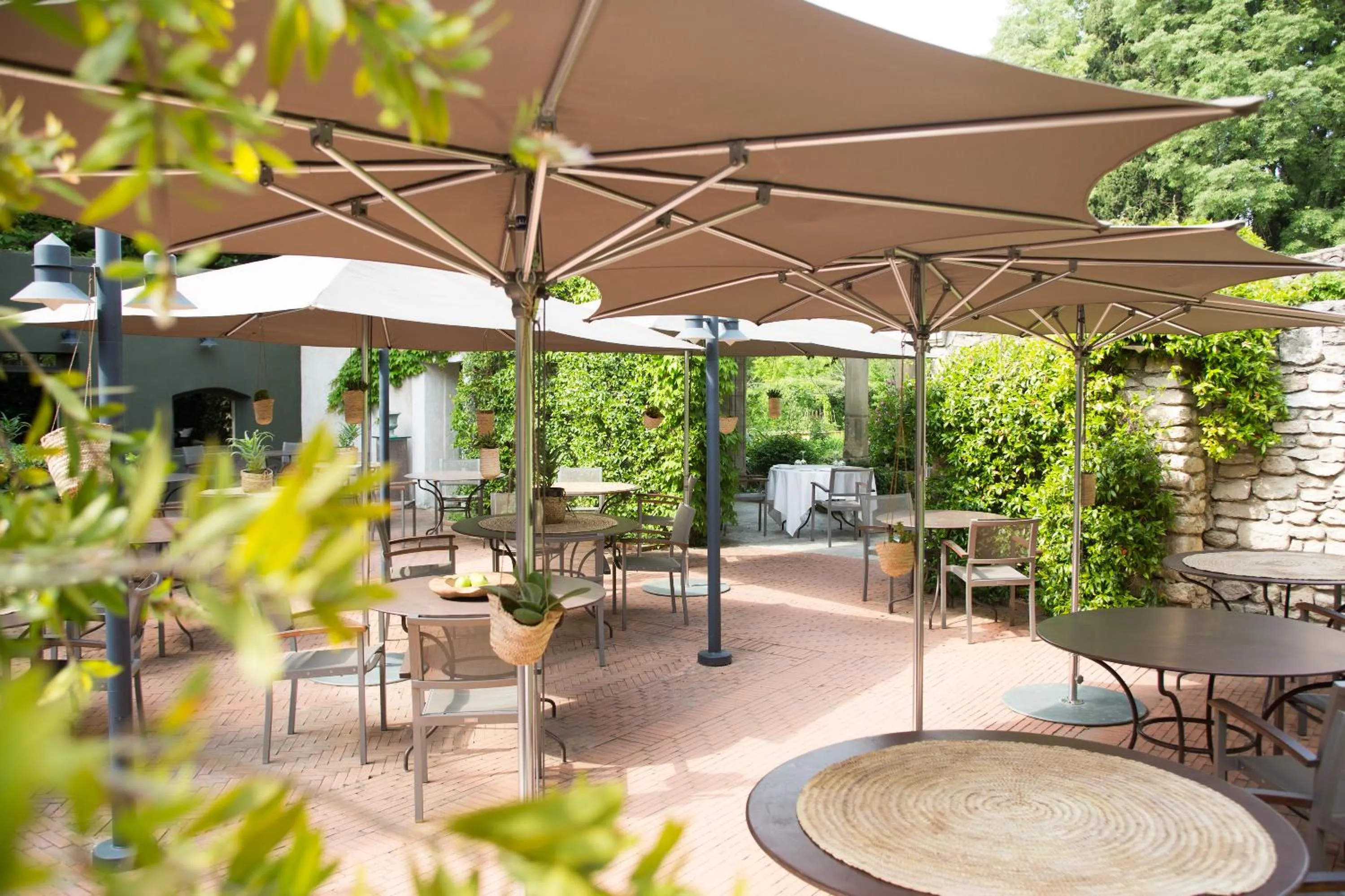 Restaurant/places to eat in Le Prieure