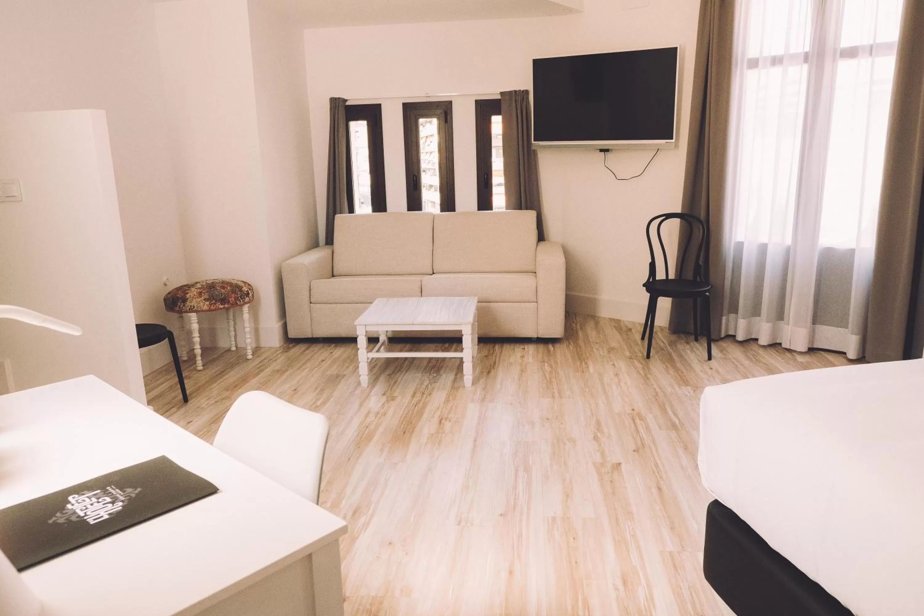 TV and multimedia, TV/Entertainment Center in Hotelet Casa Padró