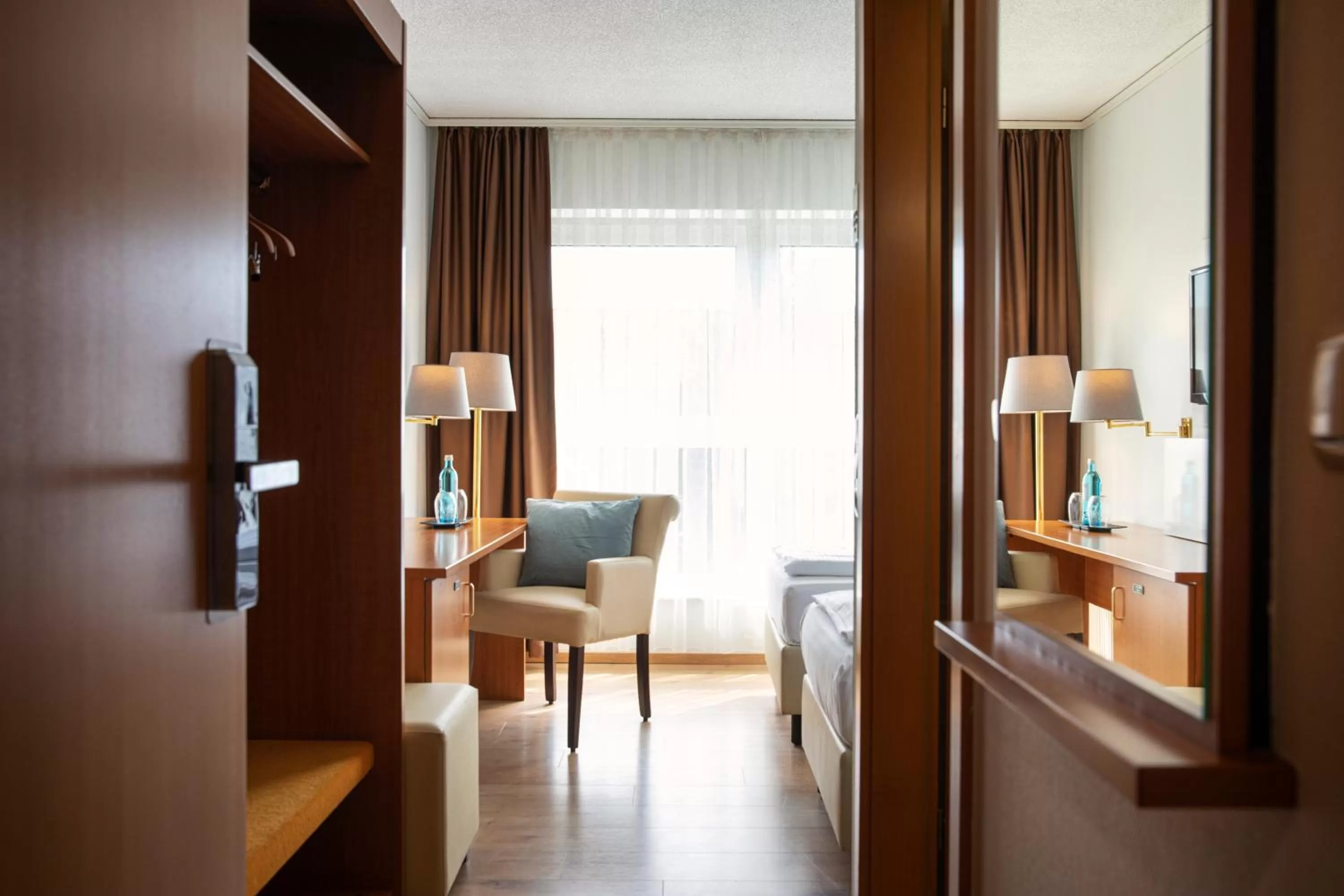 Photo of the whole room, Bed in ACHAT Hotel Frankfurt Maintal