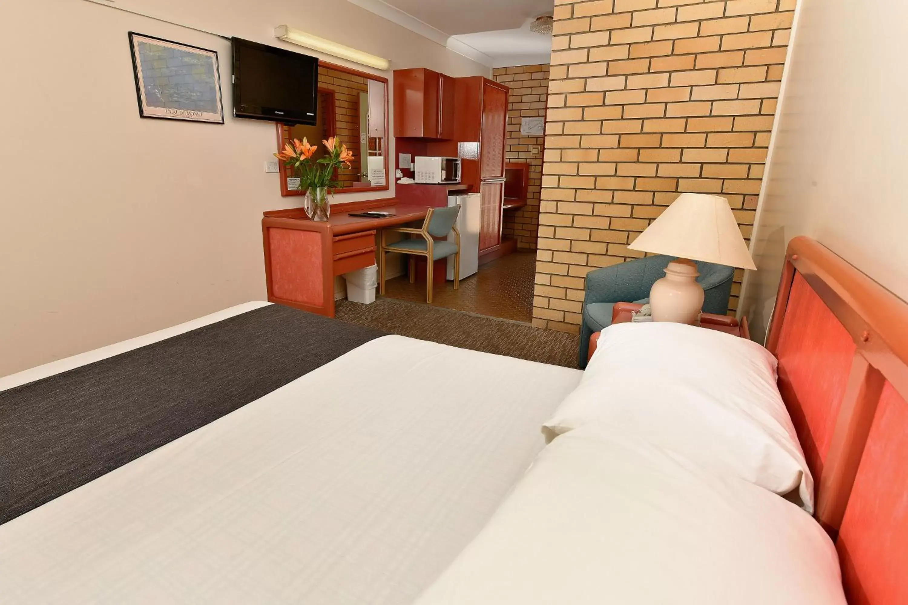 Standard Queen Room in Burke and Wills Motor Inn Standard Queen Room in Burke and Wills Motor Inn