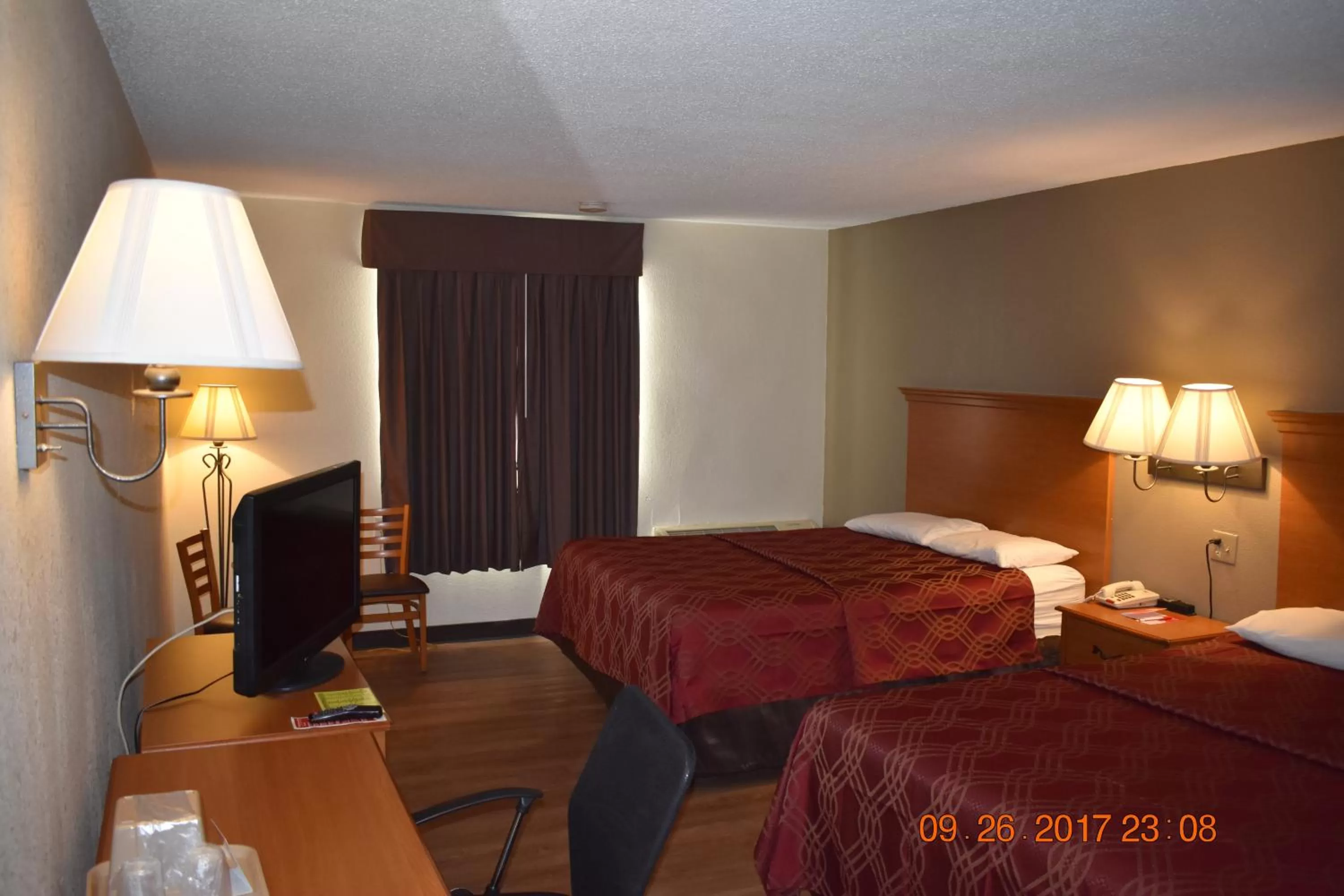 Queen Room with Two Queen Beds - Non-Smoking in MHO Hotel Bordentown