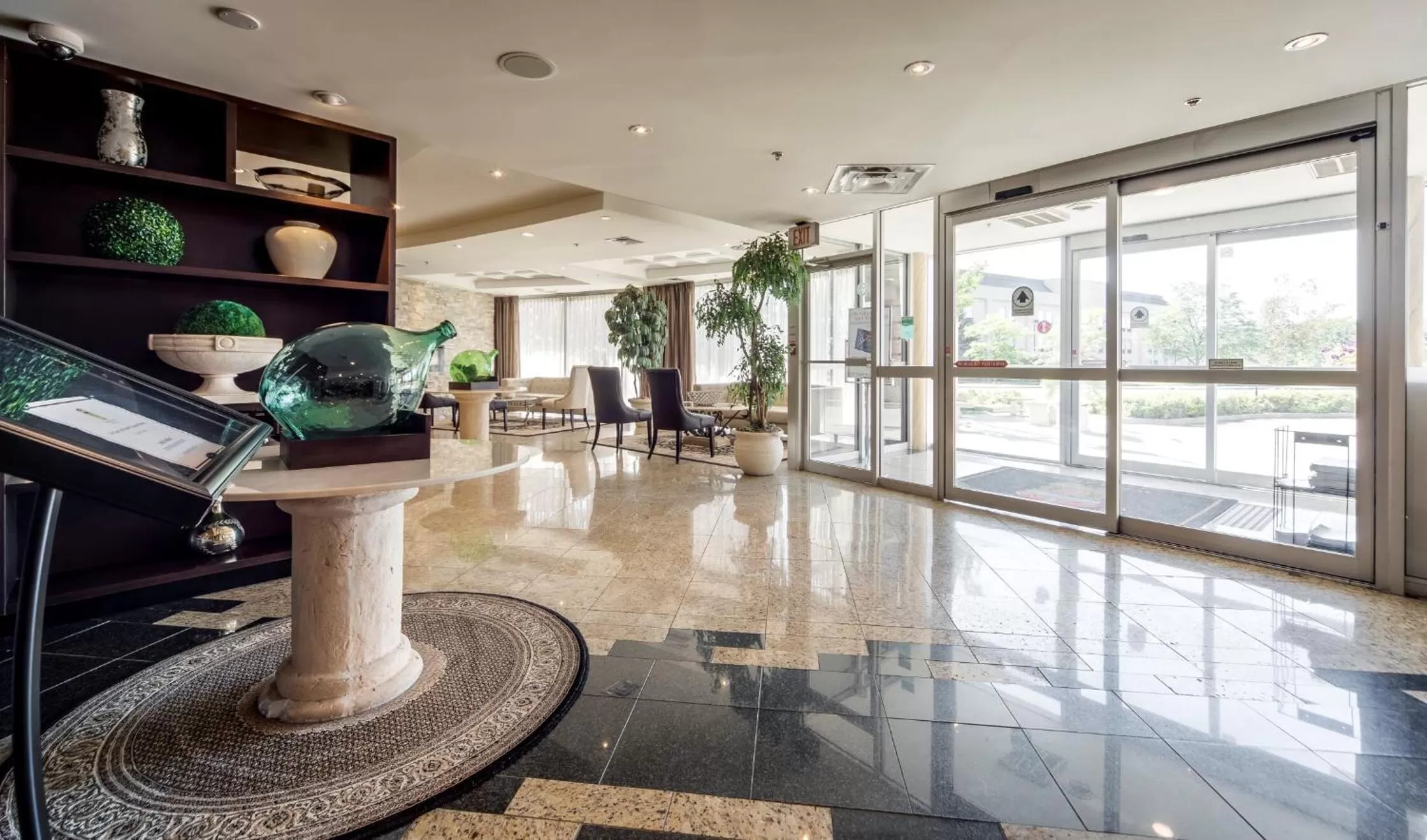 Lobby or reception in Monte Carlo Inn Airport Suites