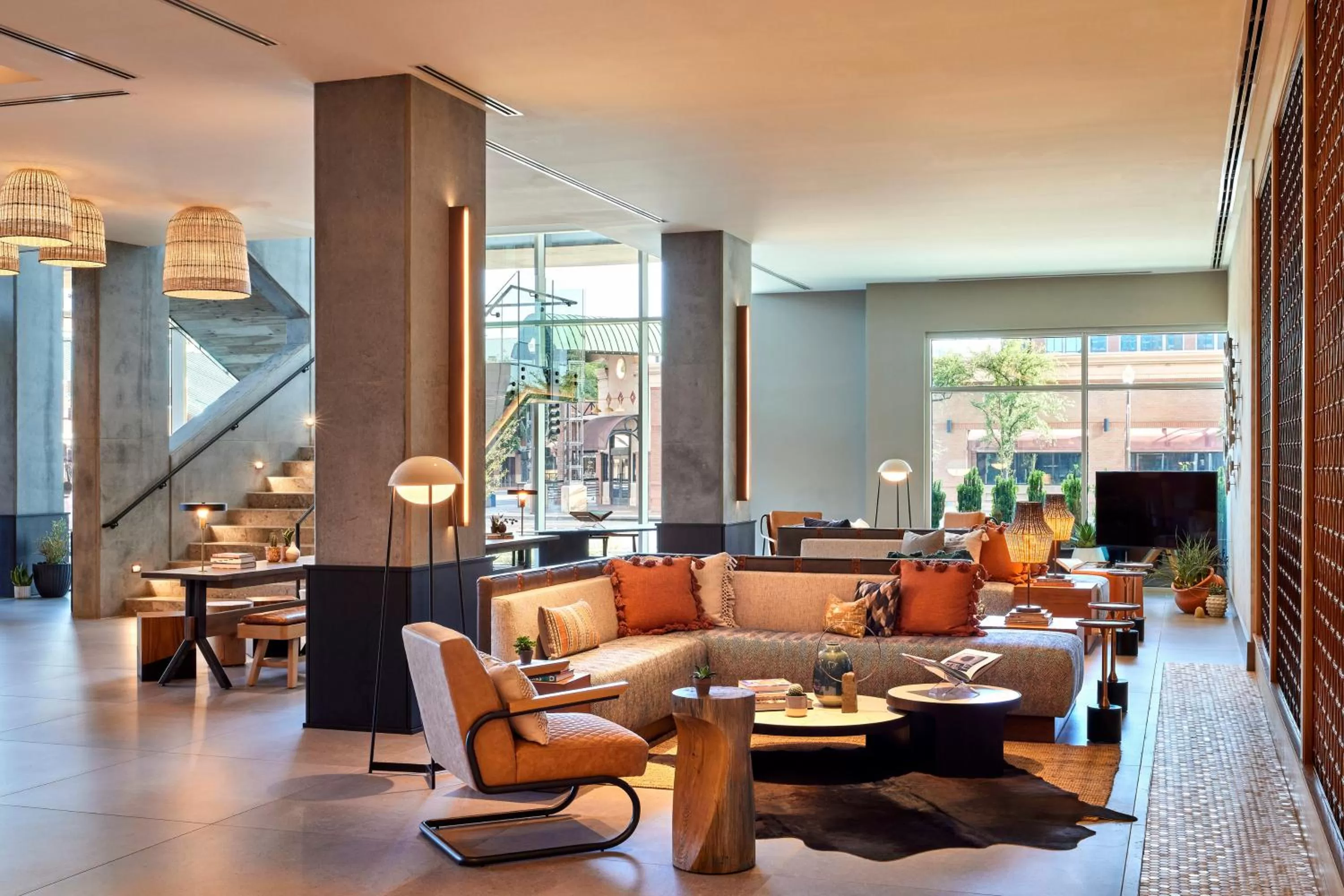 Lounge or bar in Omni Tempe Hotel at ASU