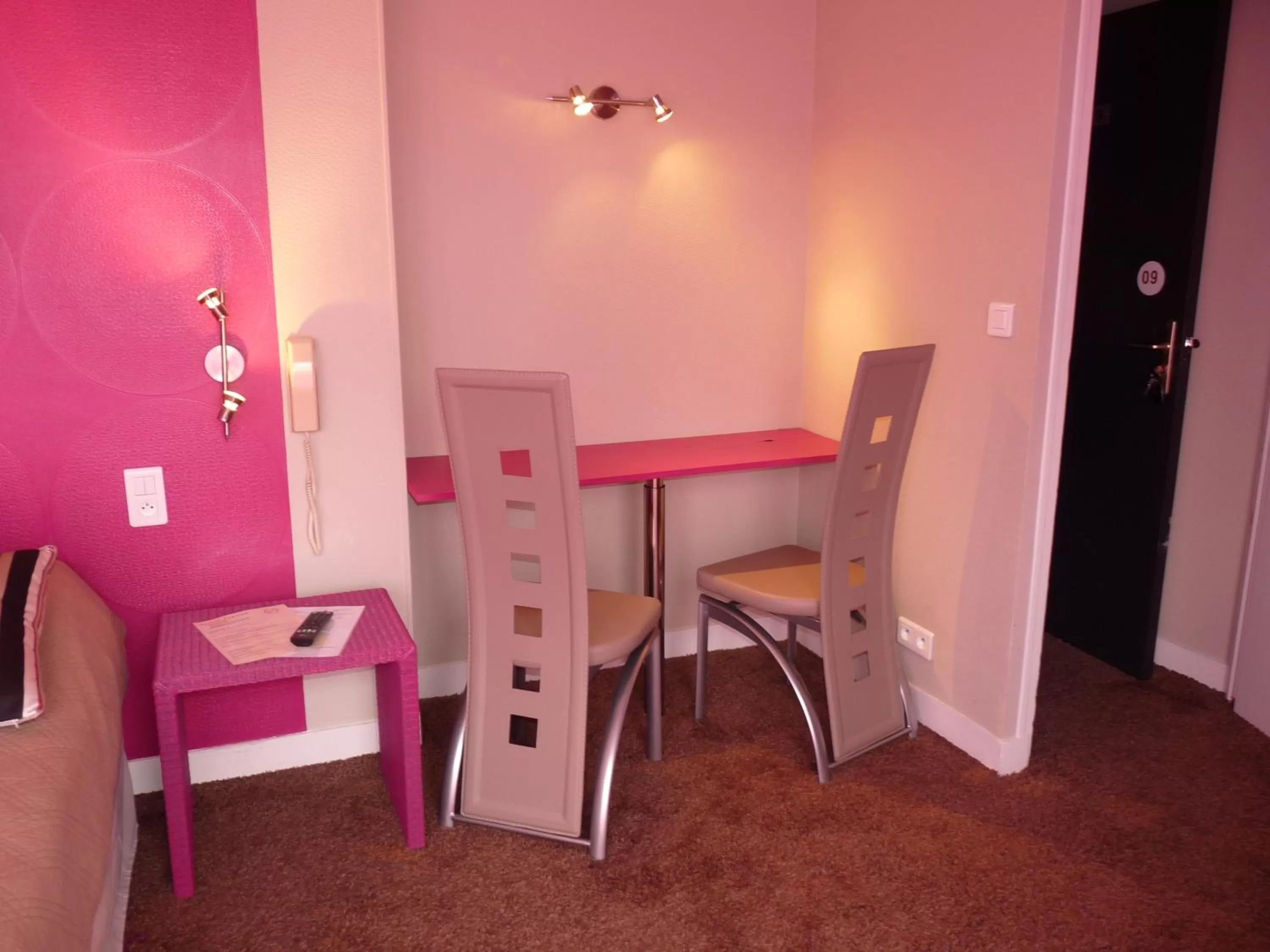 Bedroom, Dining Area in Hôtel Patton