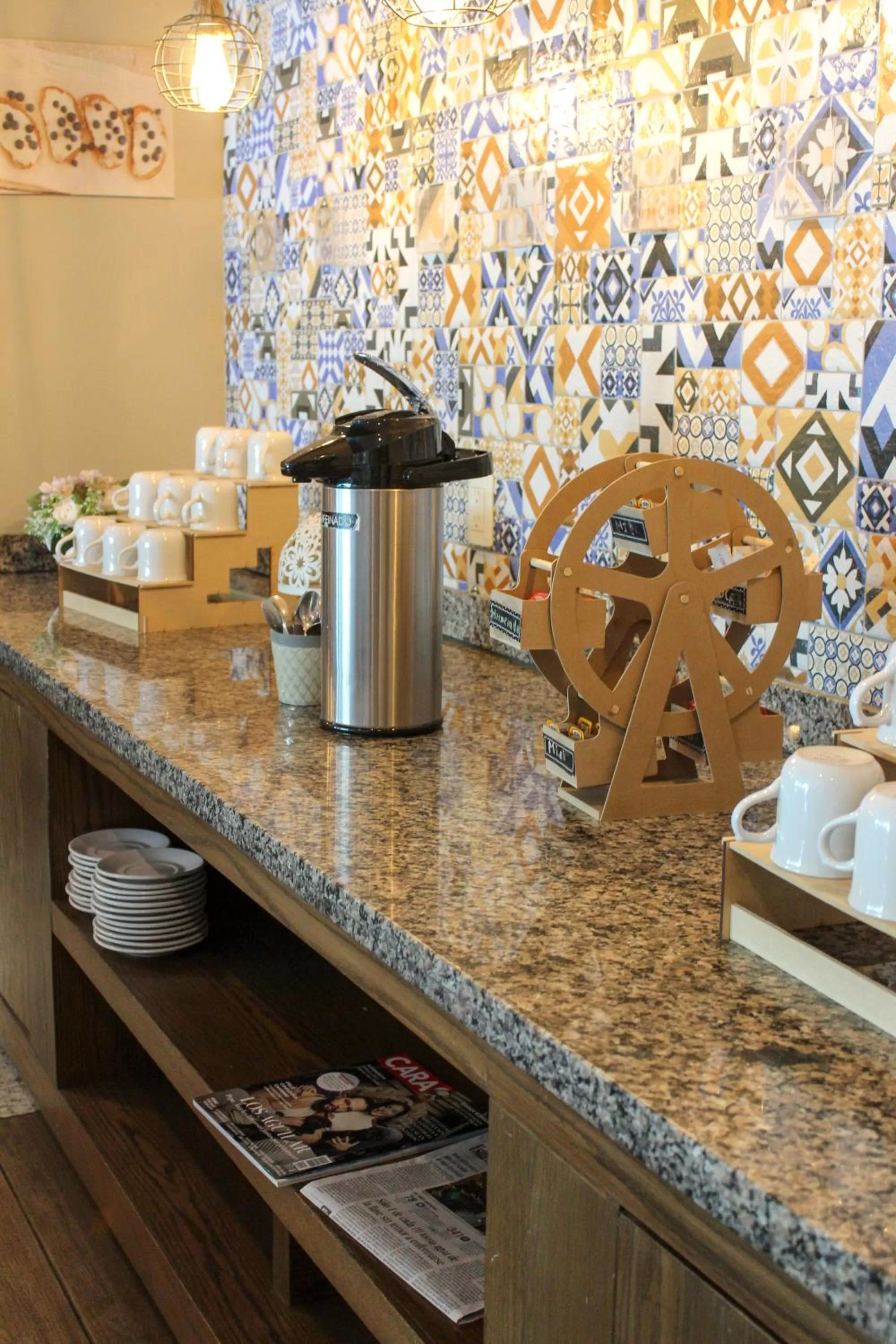 Restaurant/places to eat in Hotel Portobelo