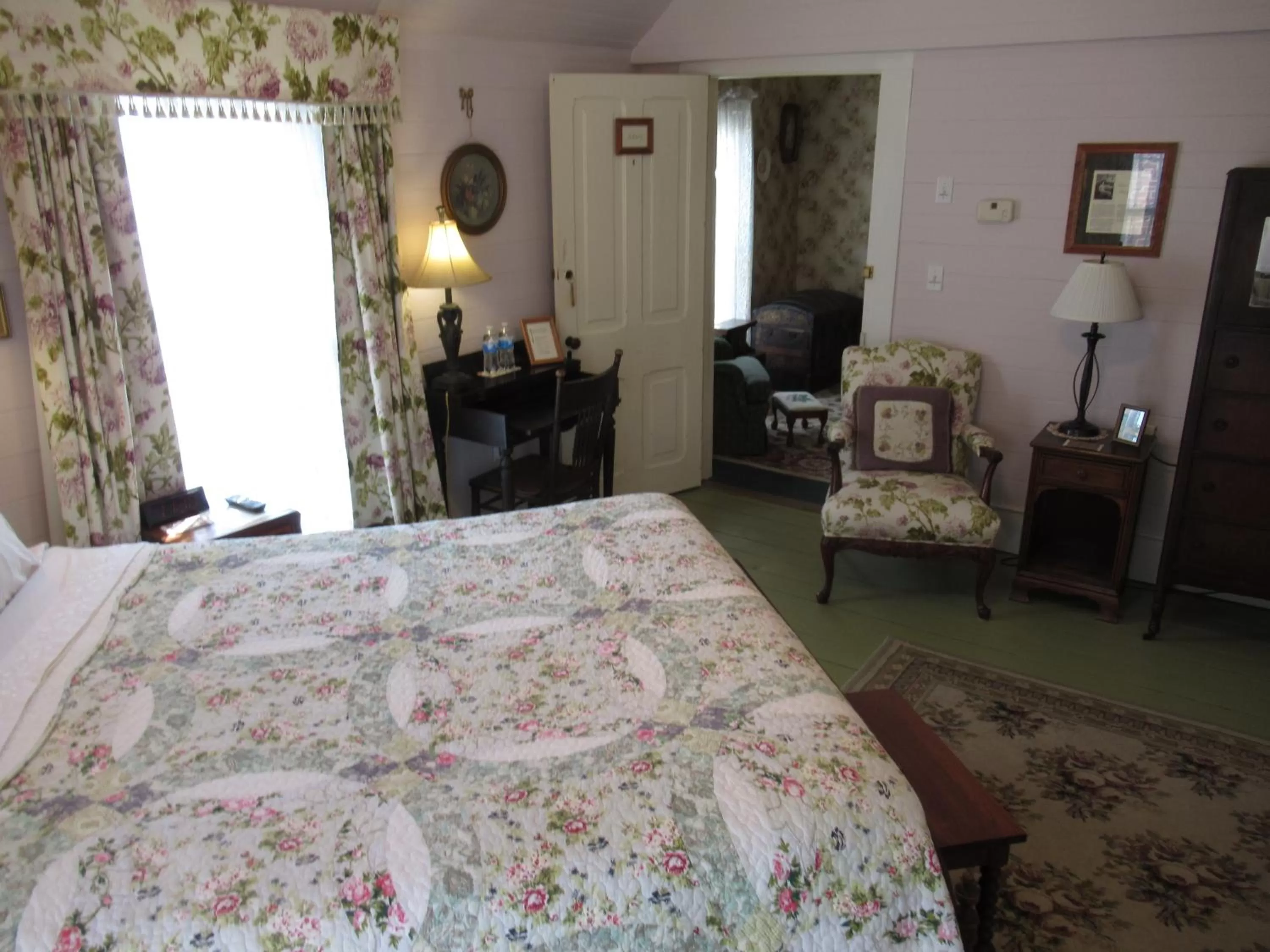 Bed in Carrier Houses Bed & Breakfast