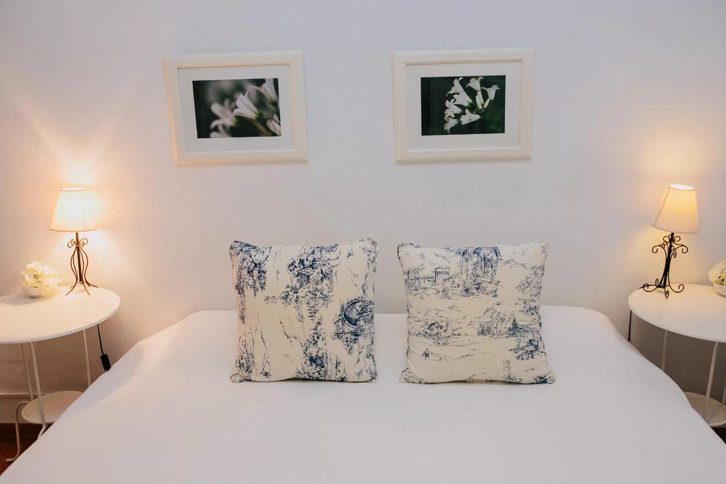 Decorative detail, Bed in Ally's Bed&Breakfast,