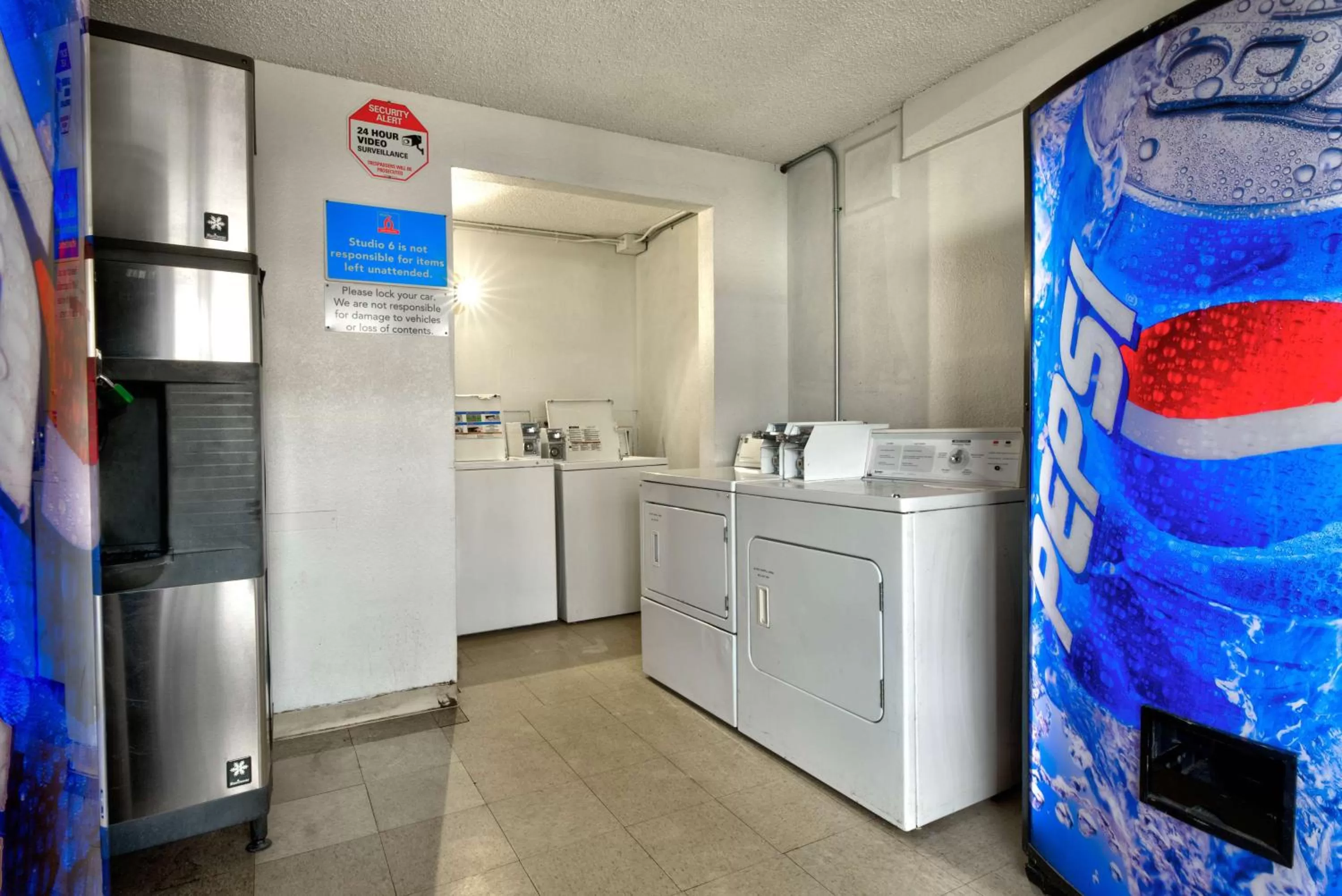 Property building in Studio 6 Grand Junction, CO