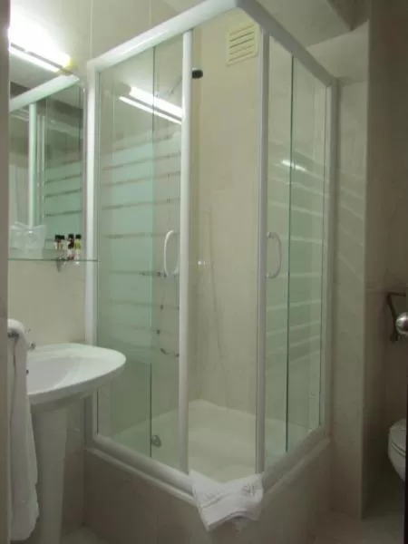 Toilet in Vera Cruz Porto Downtown Hotel