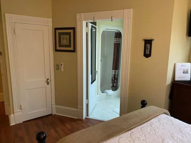 Decorative detail, Bed in Trowell Historic Inn