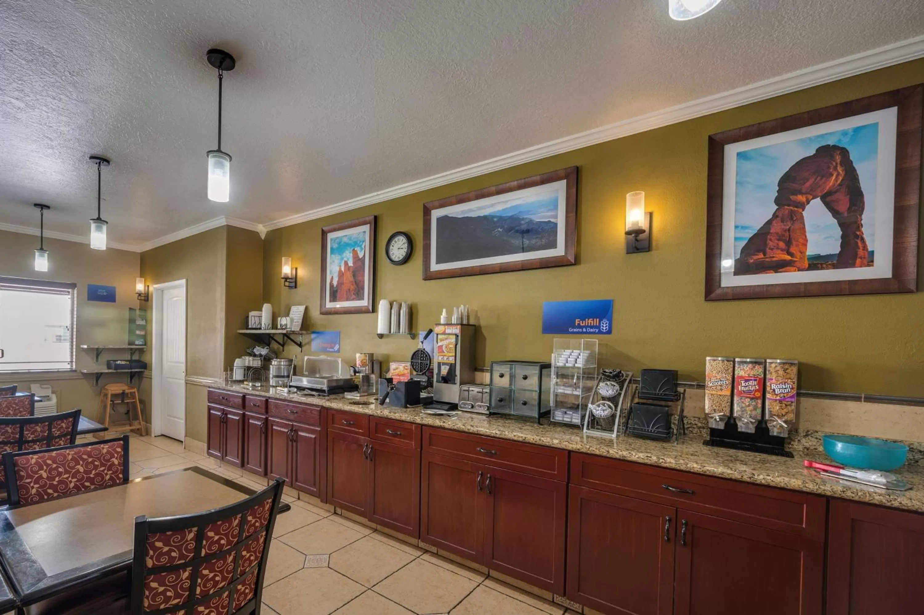 Restaurant/places to eat in Best Western Richfield Inn