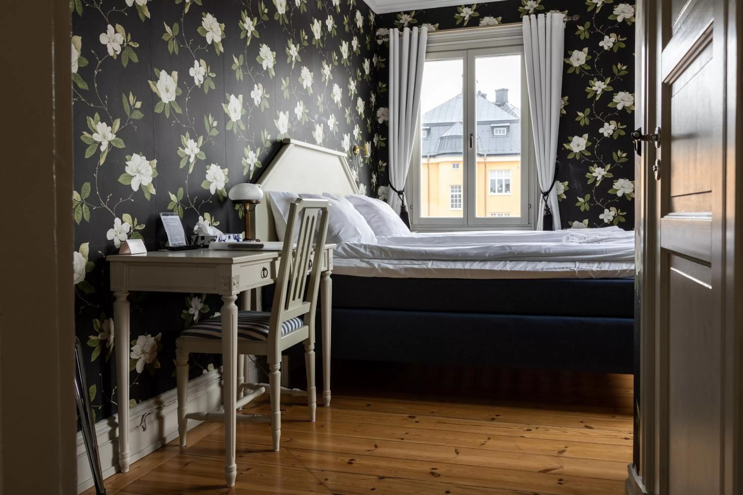 Photo of the whole room, Bed in Park Hotel Linköping Fawlty Towers