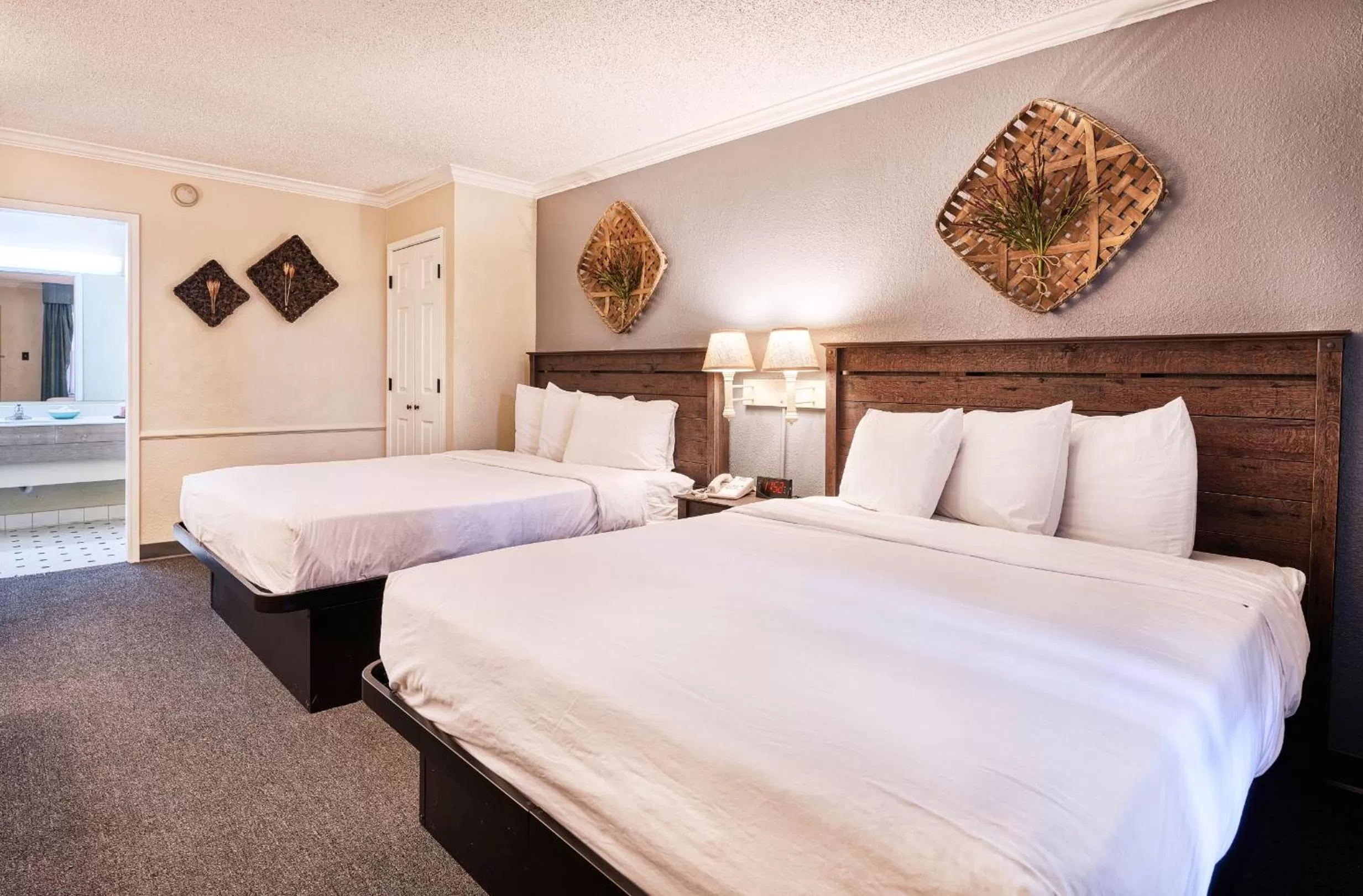 Photo of the whole room in San Mateo Inn