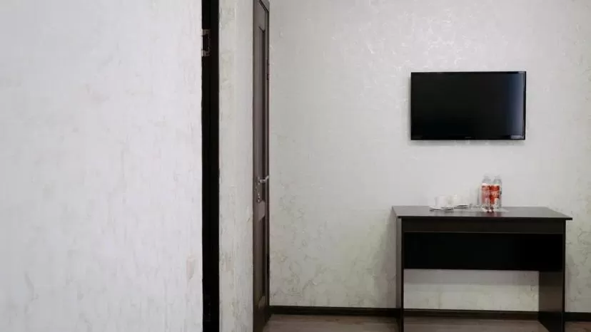 Communal lounge/ TV room, TV/Entertainment Center in Rush Hotel