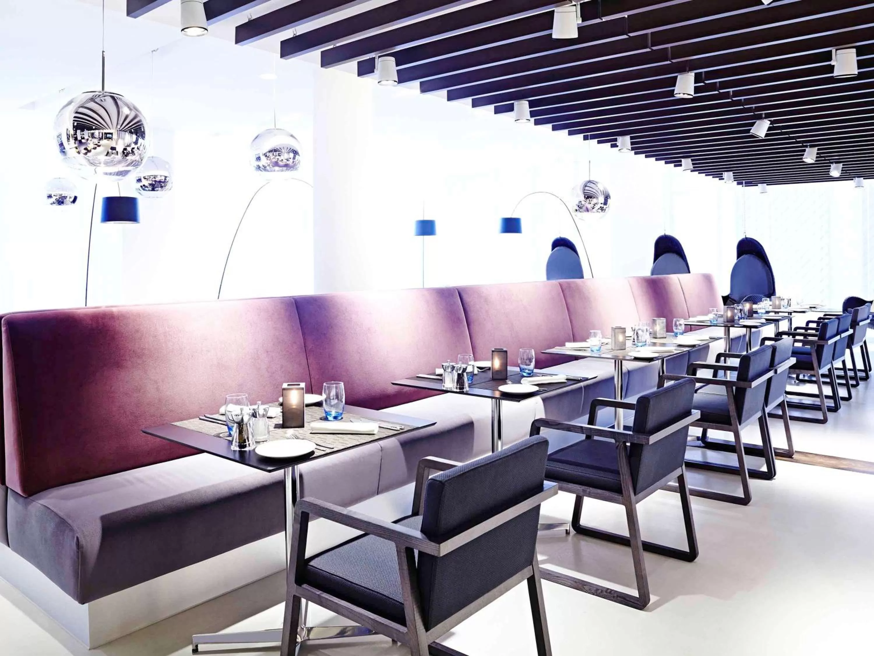 Restaurant/places to eat in Novotel London Brentford