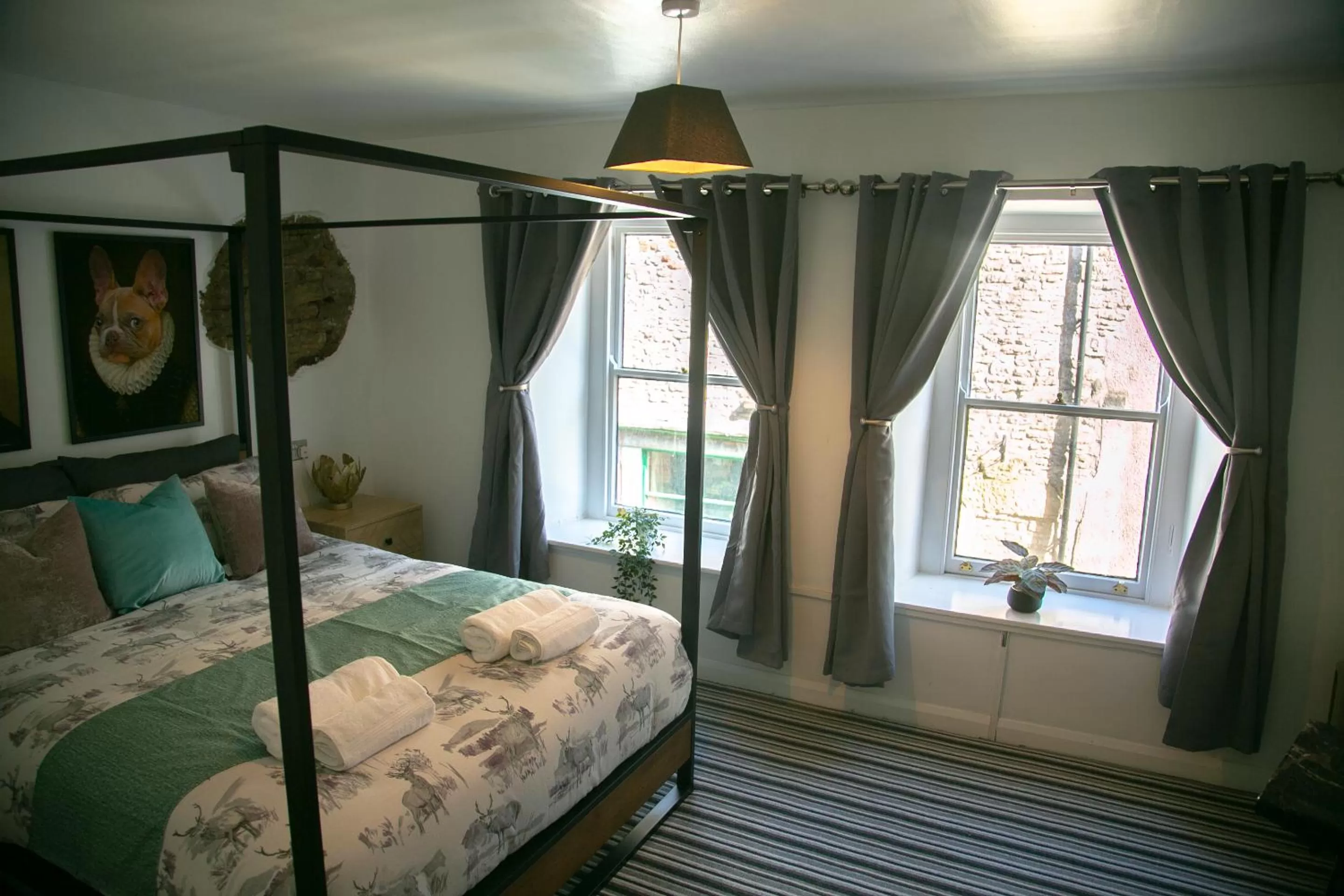 Bedroom, Bed in The Swan