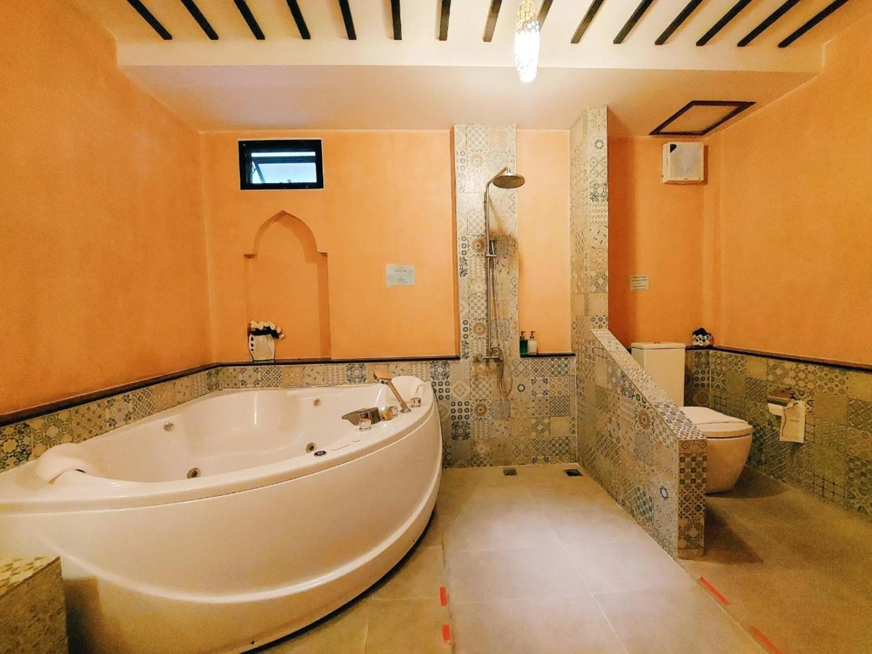 Bathroom in Retro Box Hotel Chumphon