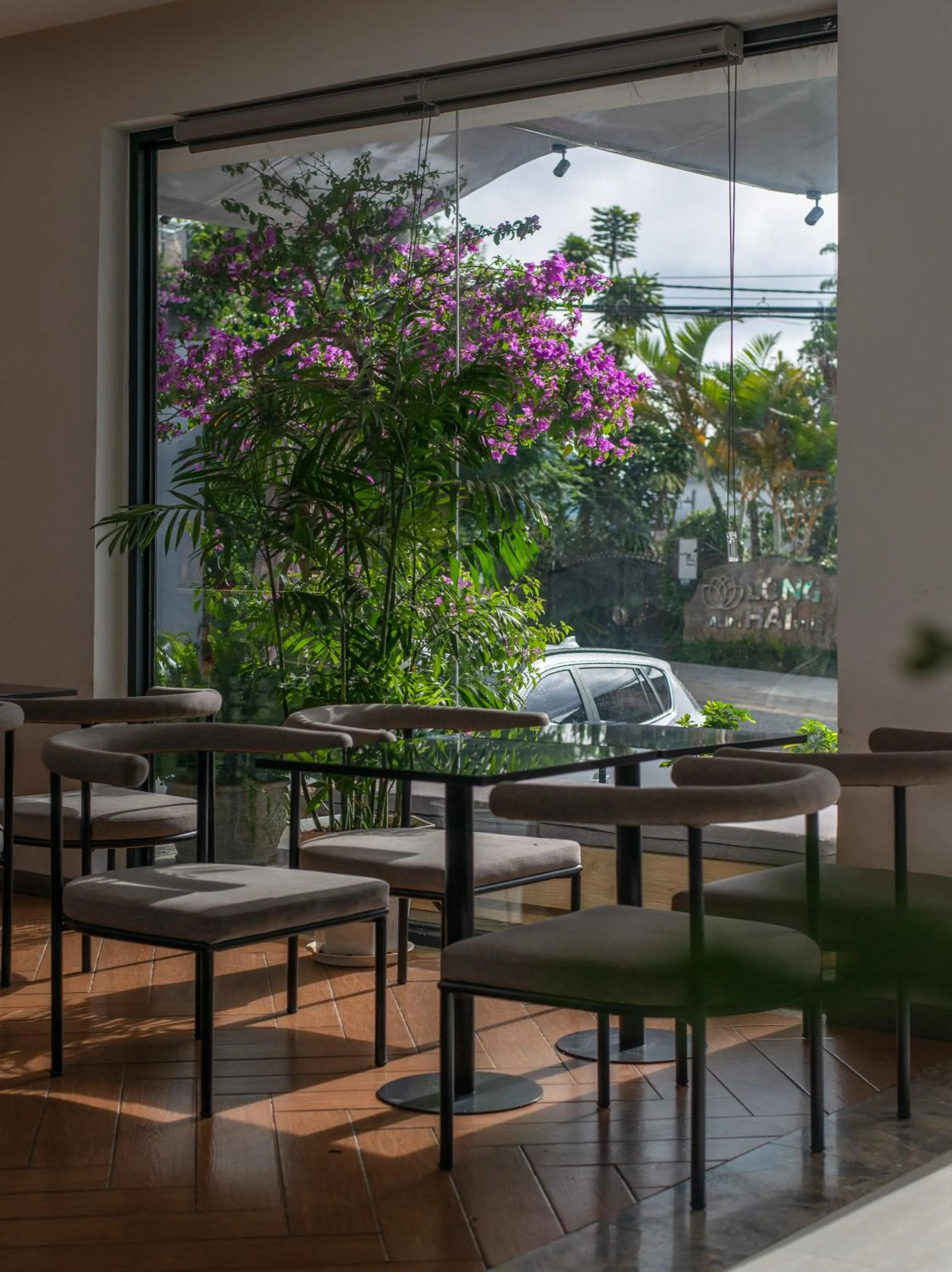 Restaurant/places to eat in Tasme Hotel