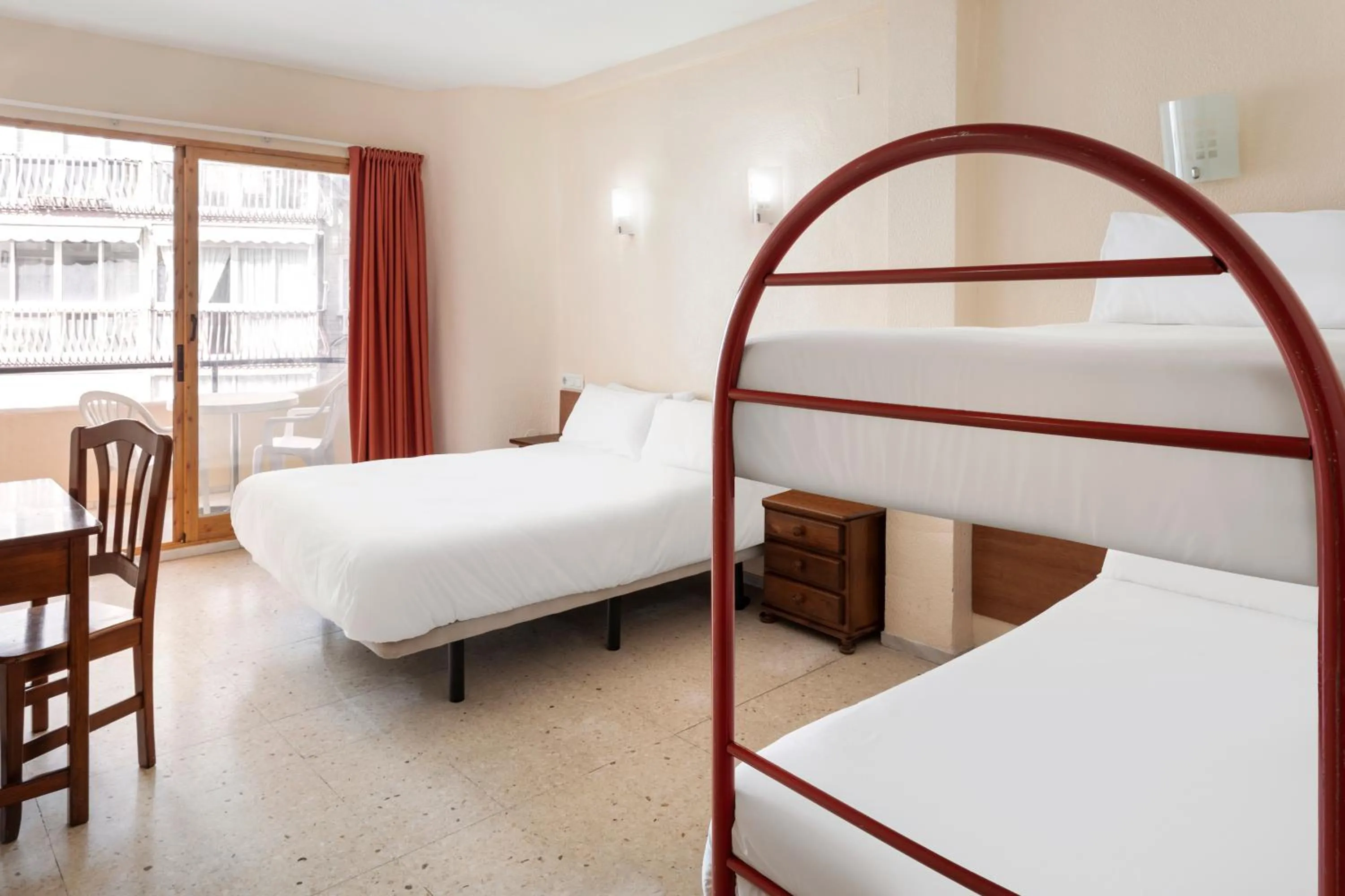 Family Room with Balcony in Hotel Andalucía