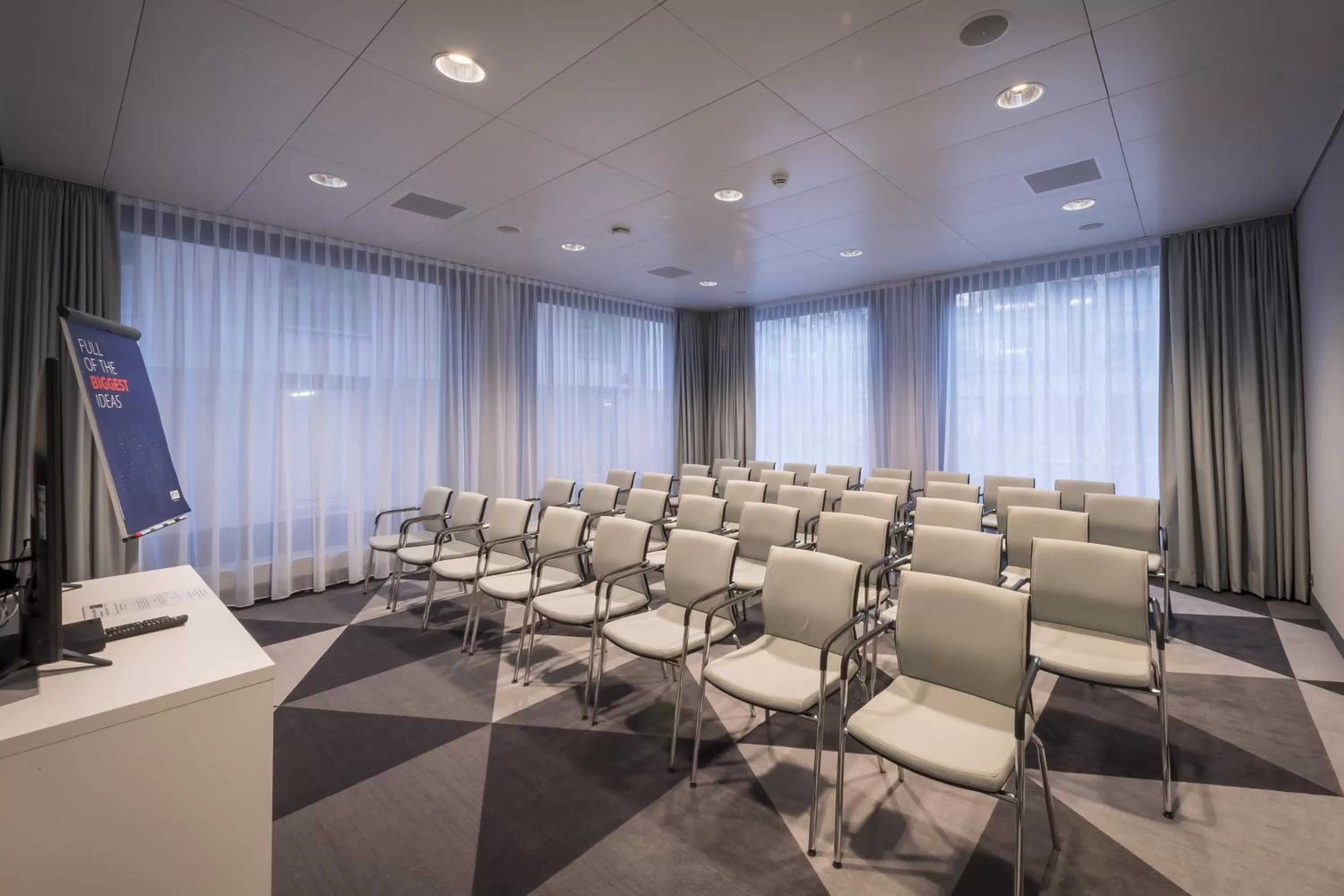 Meeting/conference room in Holiday Inn Express - Luzern - Kriens by IHG