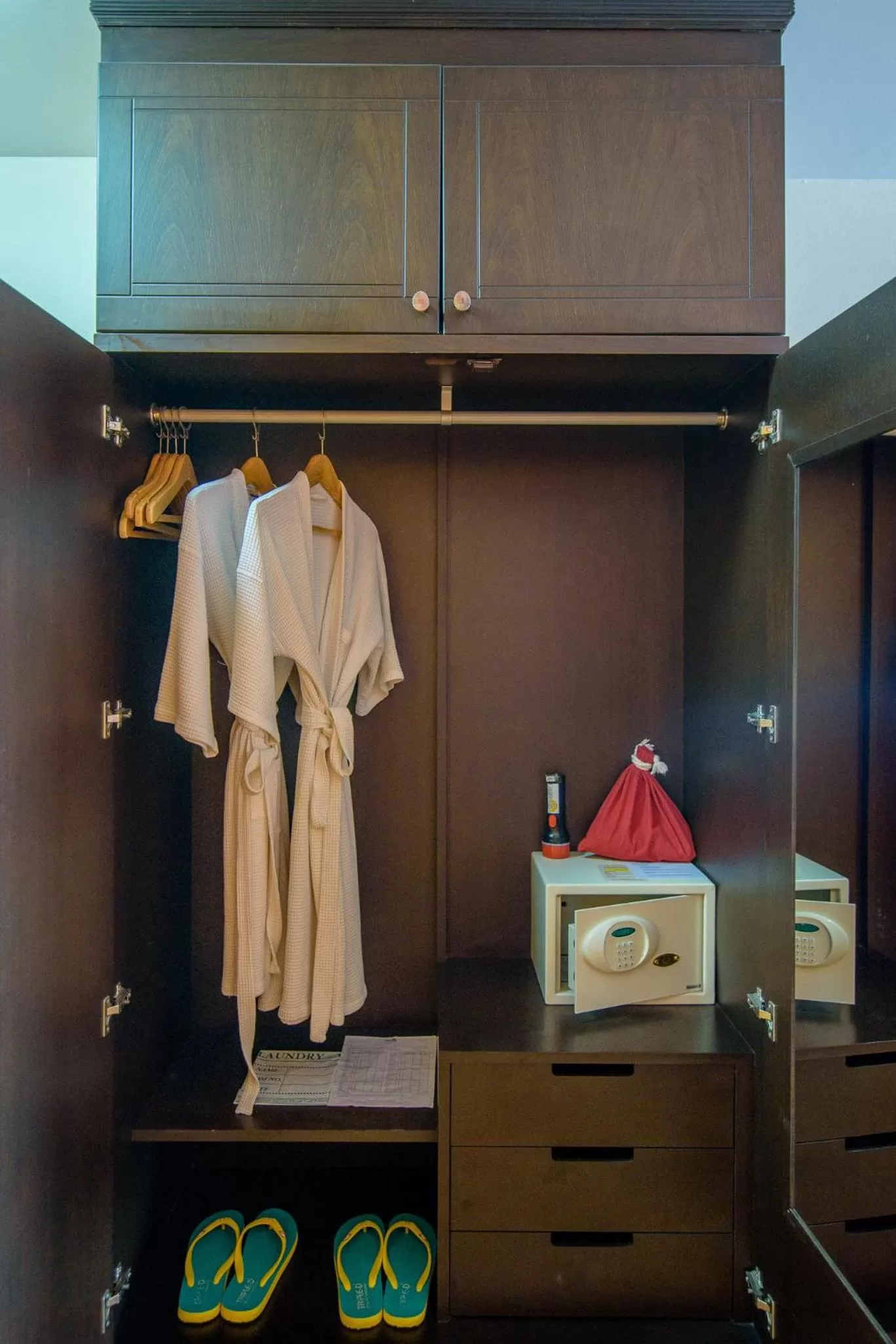 Golden Beach Cha-Am Hotel