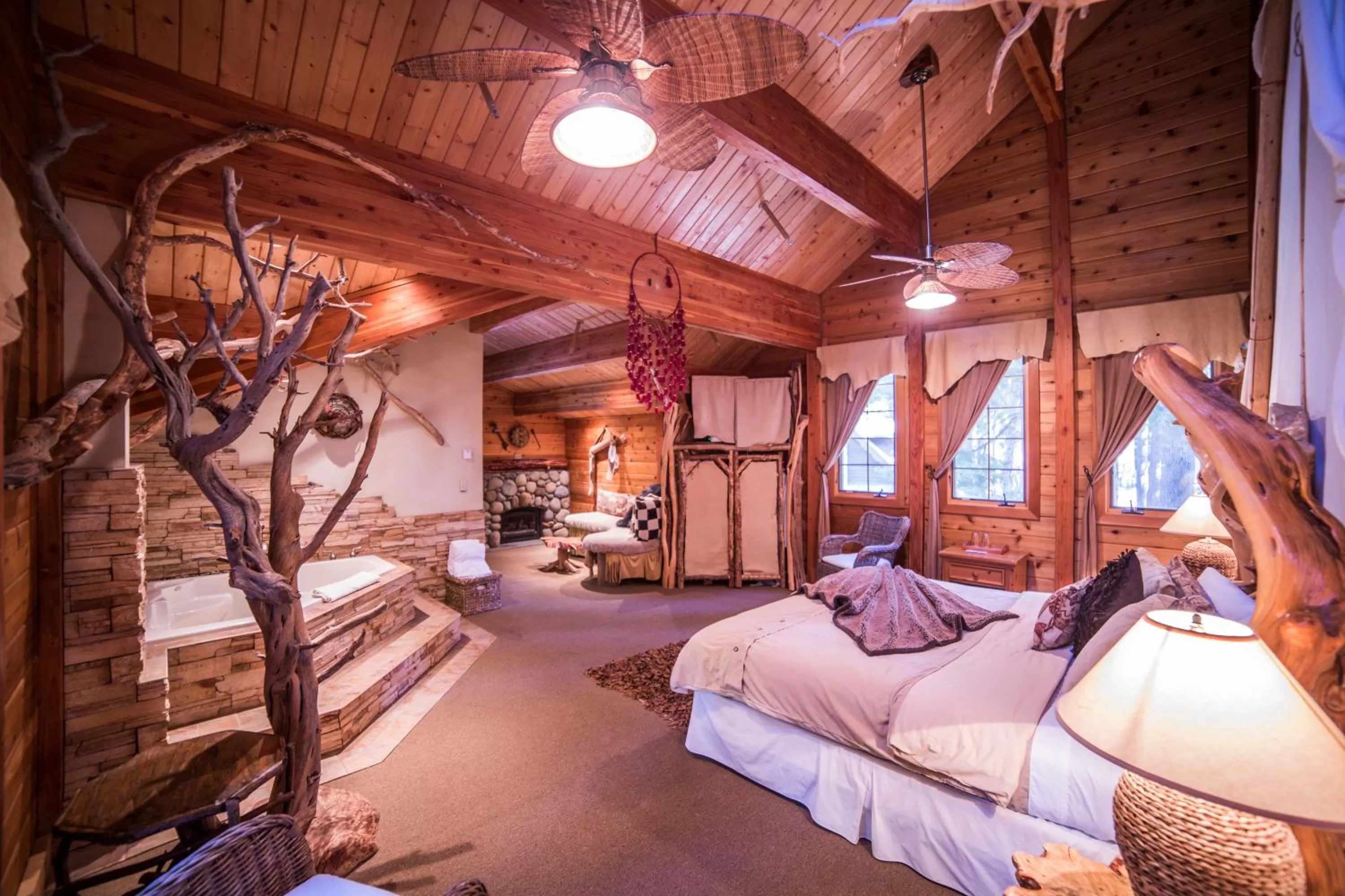 Photo of the whole room, Bed in Cottage Inn At Lake Tahoe