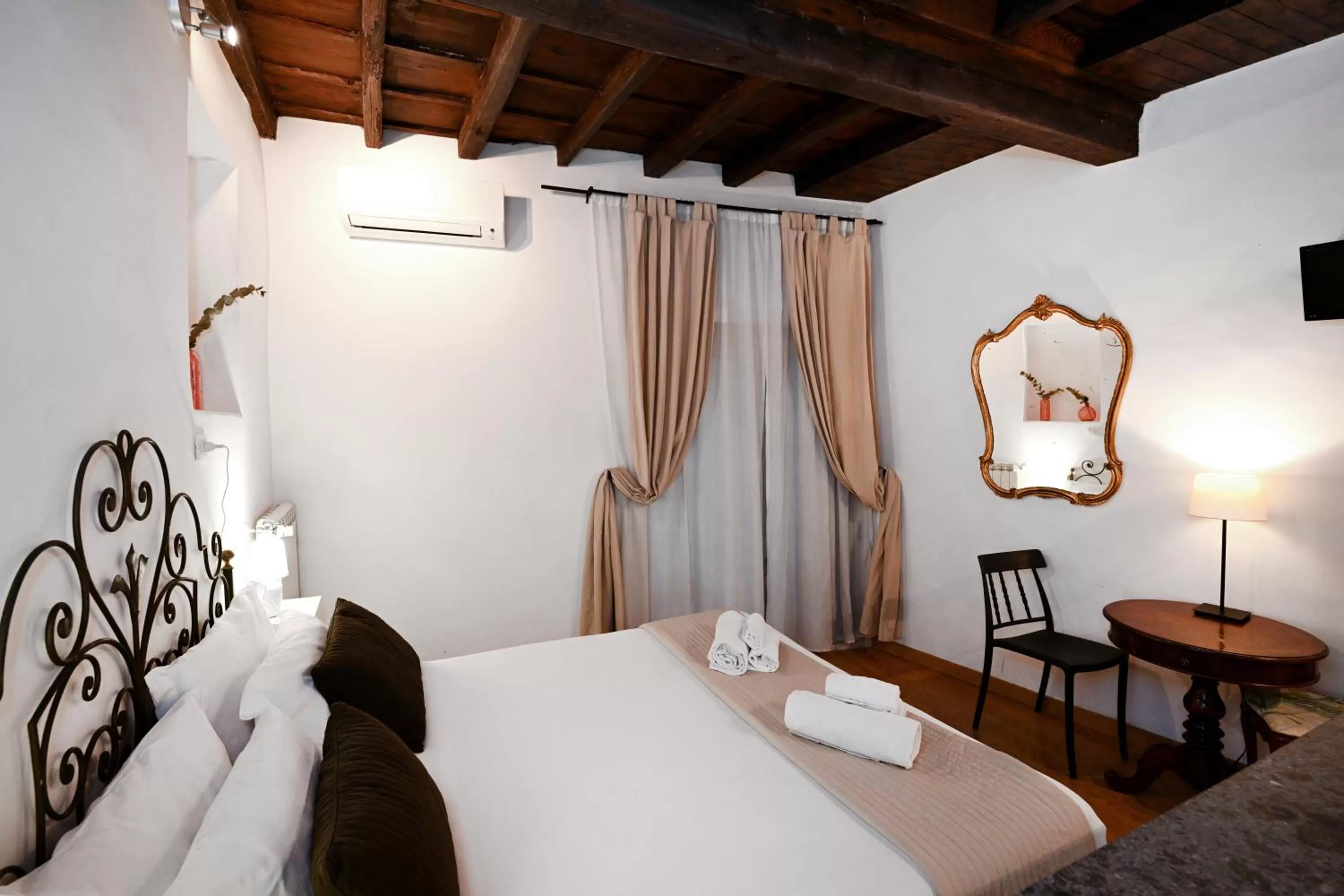 Bed in Sangallo Rooms - Residenze Romanae