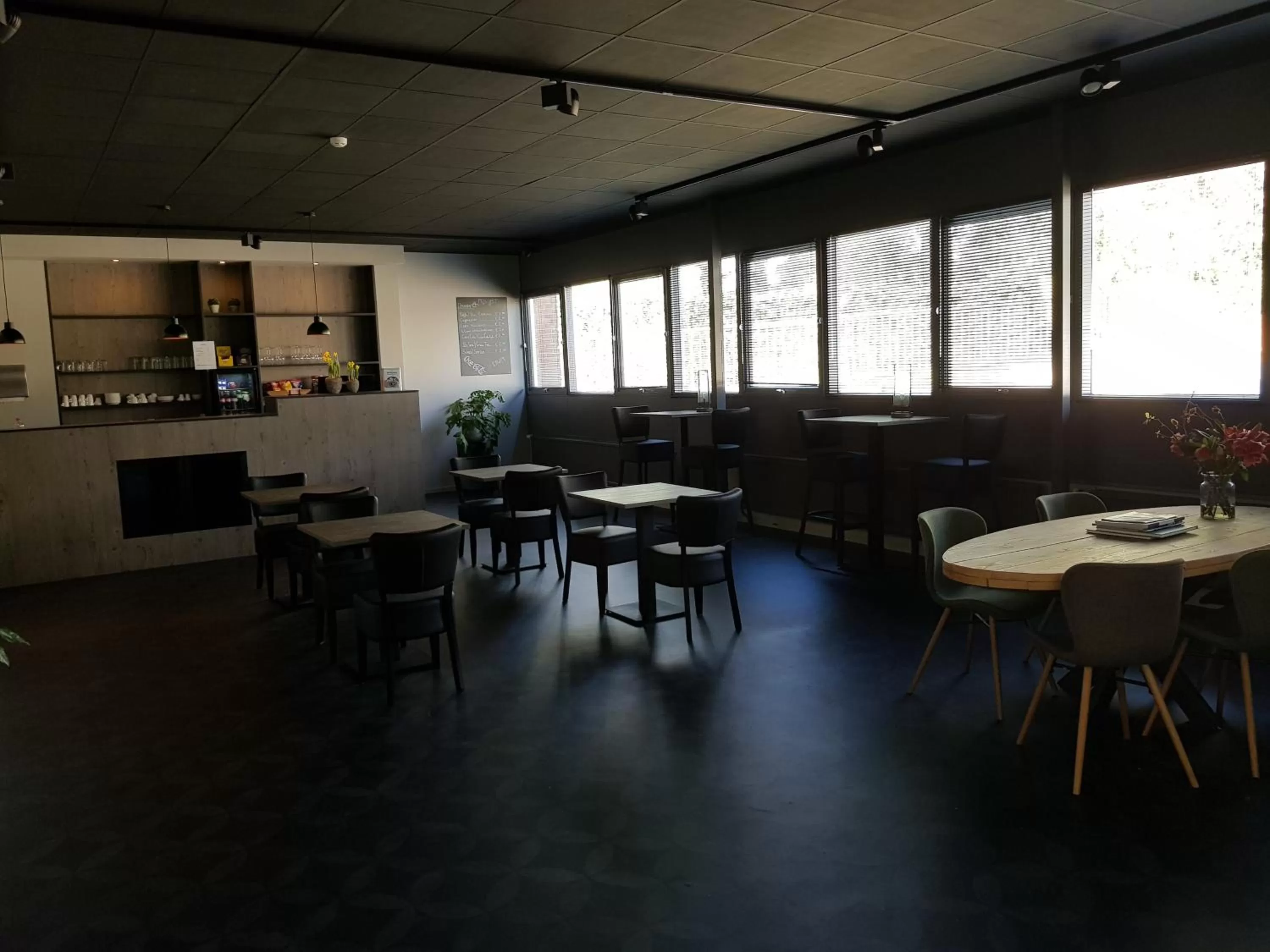 Restaurant/Places to Eat in B&B de Wilhelminaschool