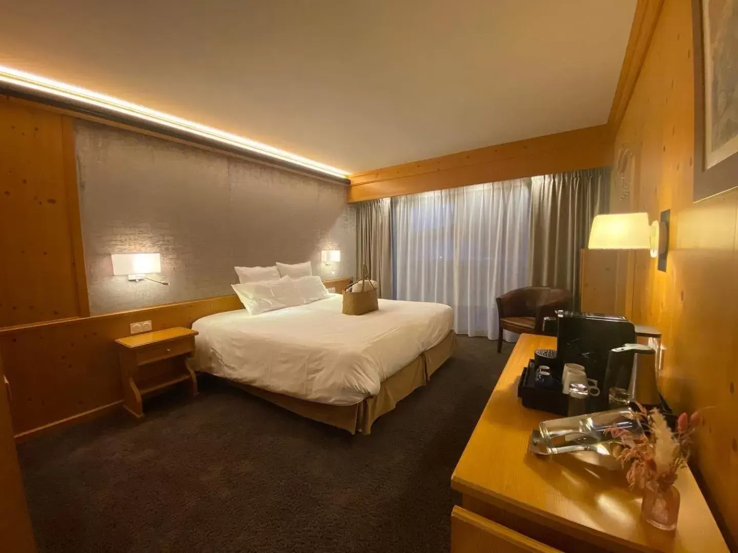 Classic Quadruple Room (2 Adults + 2 Children) in Hôtel Macchi Restaurant & Spa Classic Quadruple Room (2 Adults + 2 Children) in Hôtel Macchi Restaurant & Spa