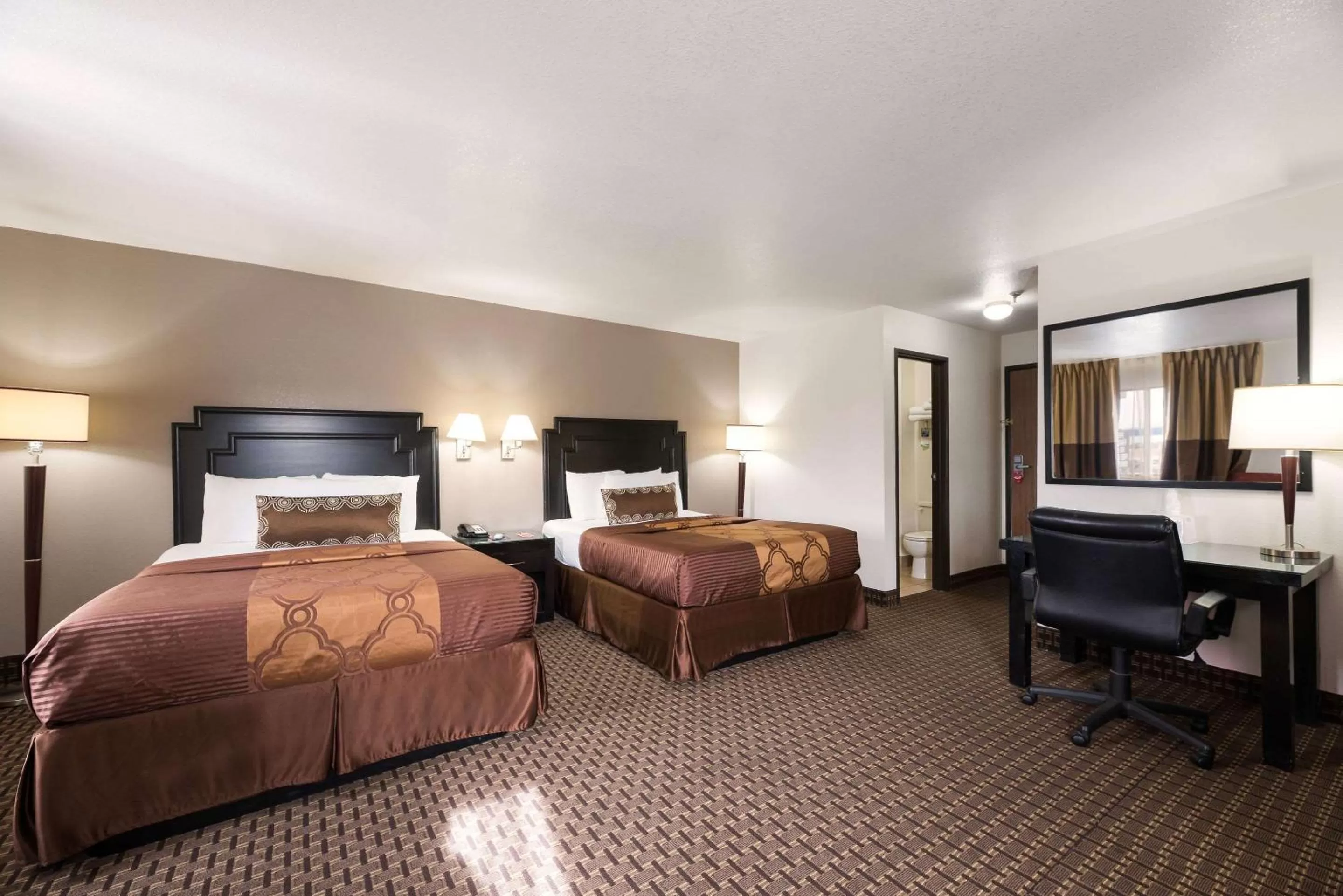 Photo of the whole room, Bed in Econo Lodge Inn & Suites Williams - Grand Canyon Area