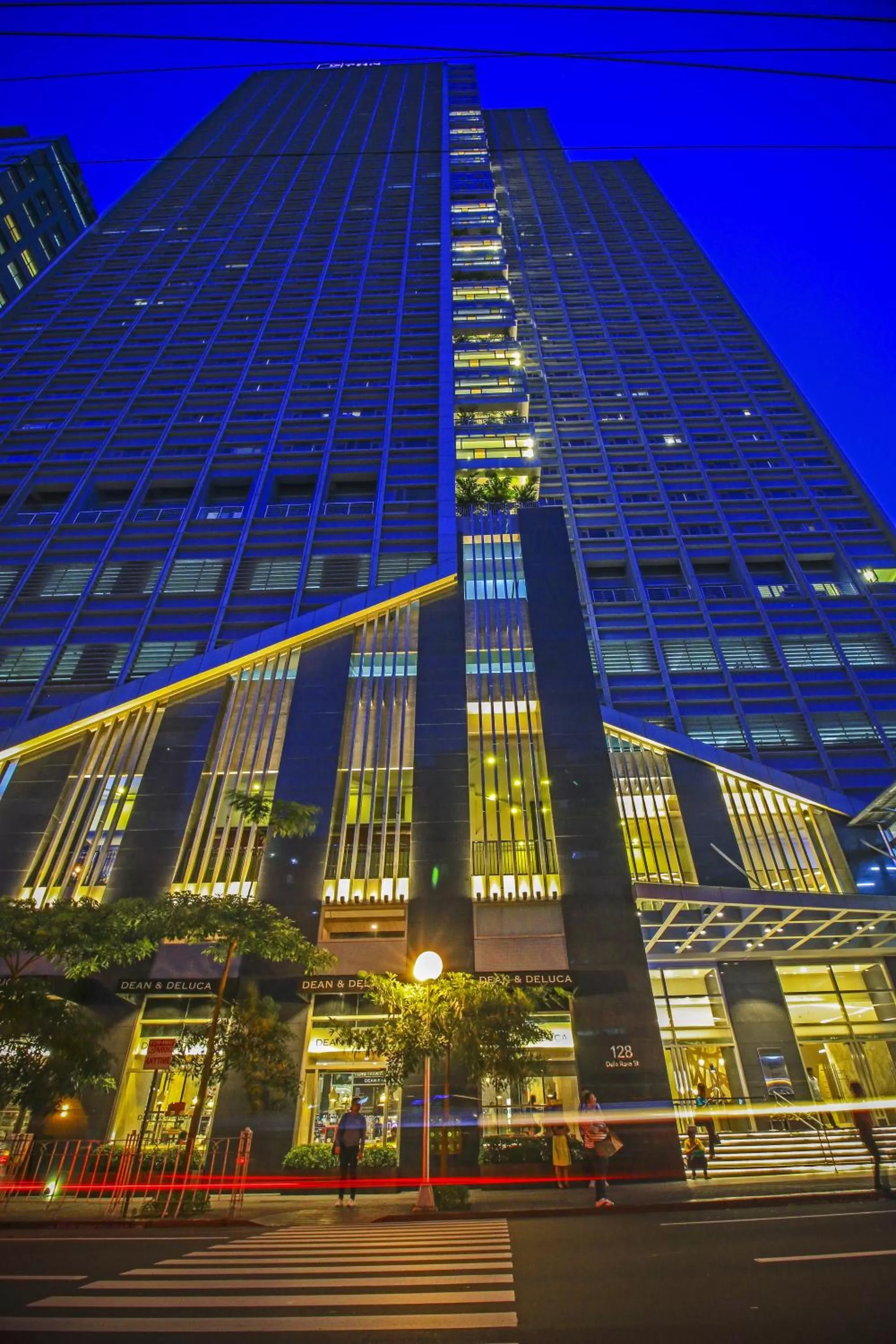 Lobby or reception in The Mini Suites Eton Tower Makati