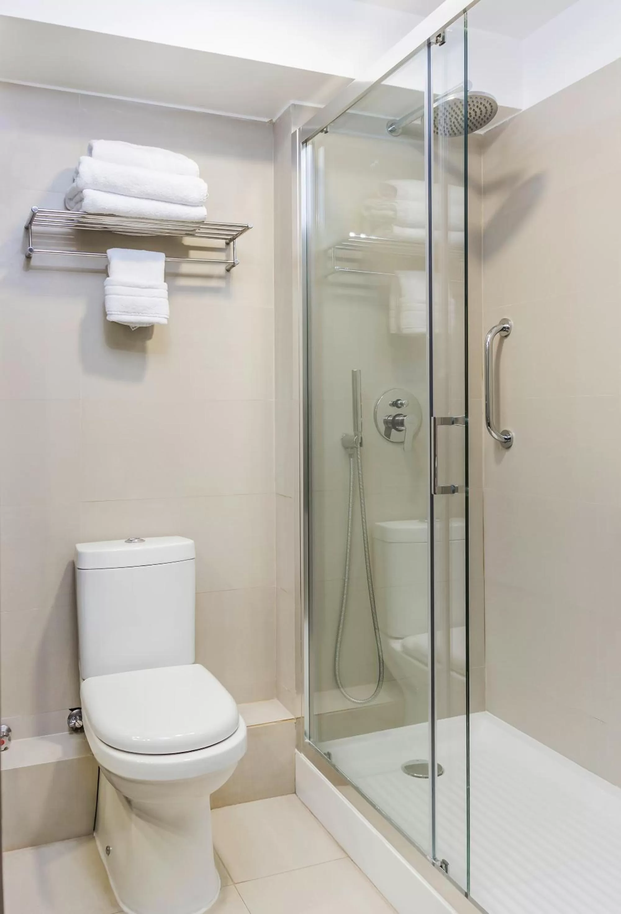 Shower in Hotel Club La Serena