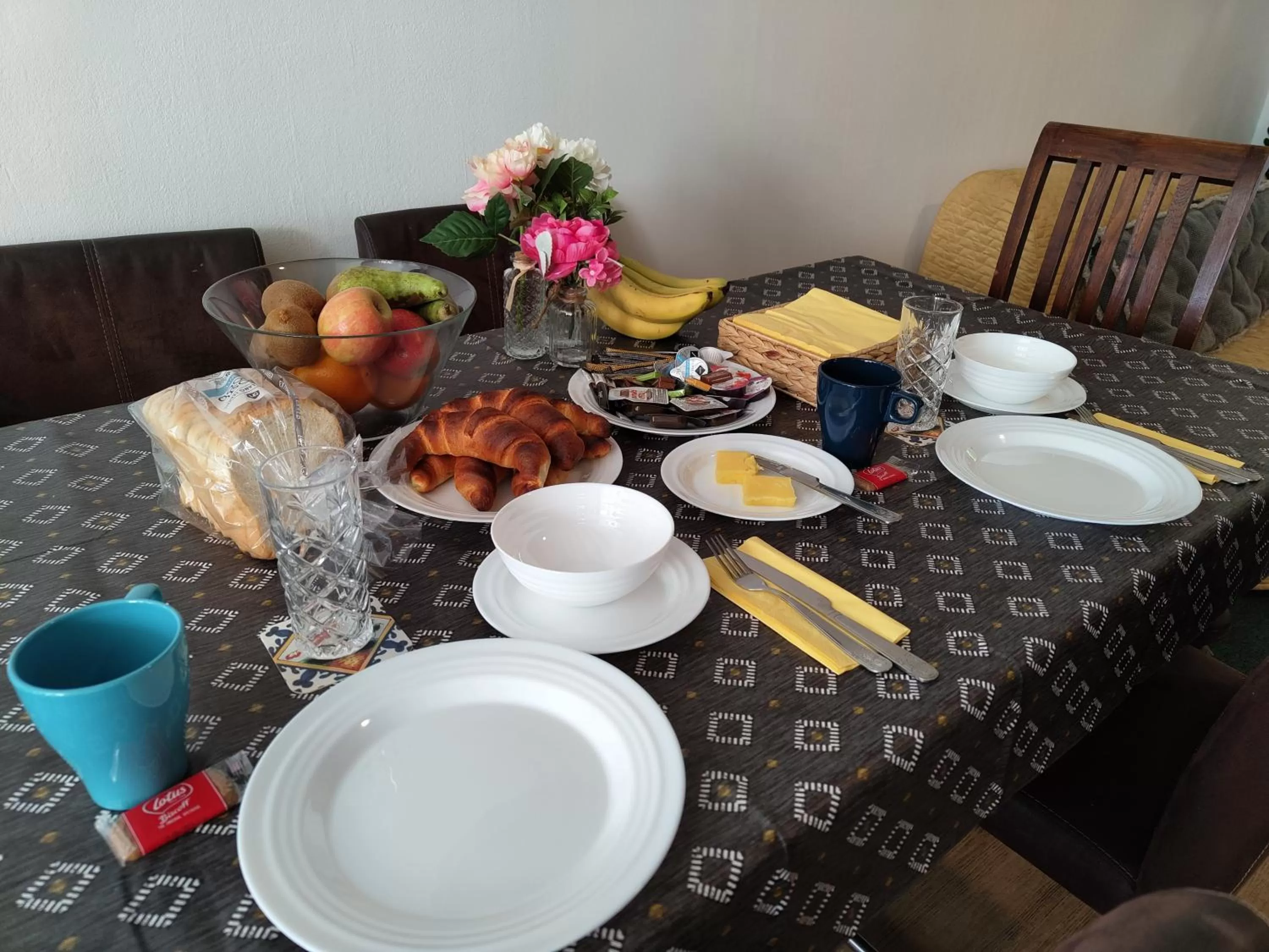 Continental breakfast in The Diesel Bed and Breakfast