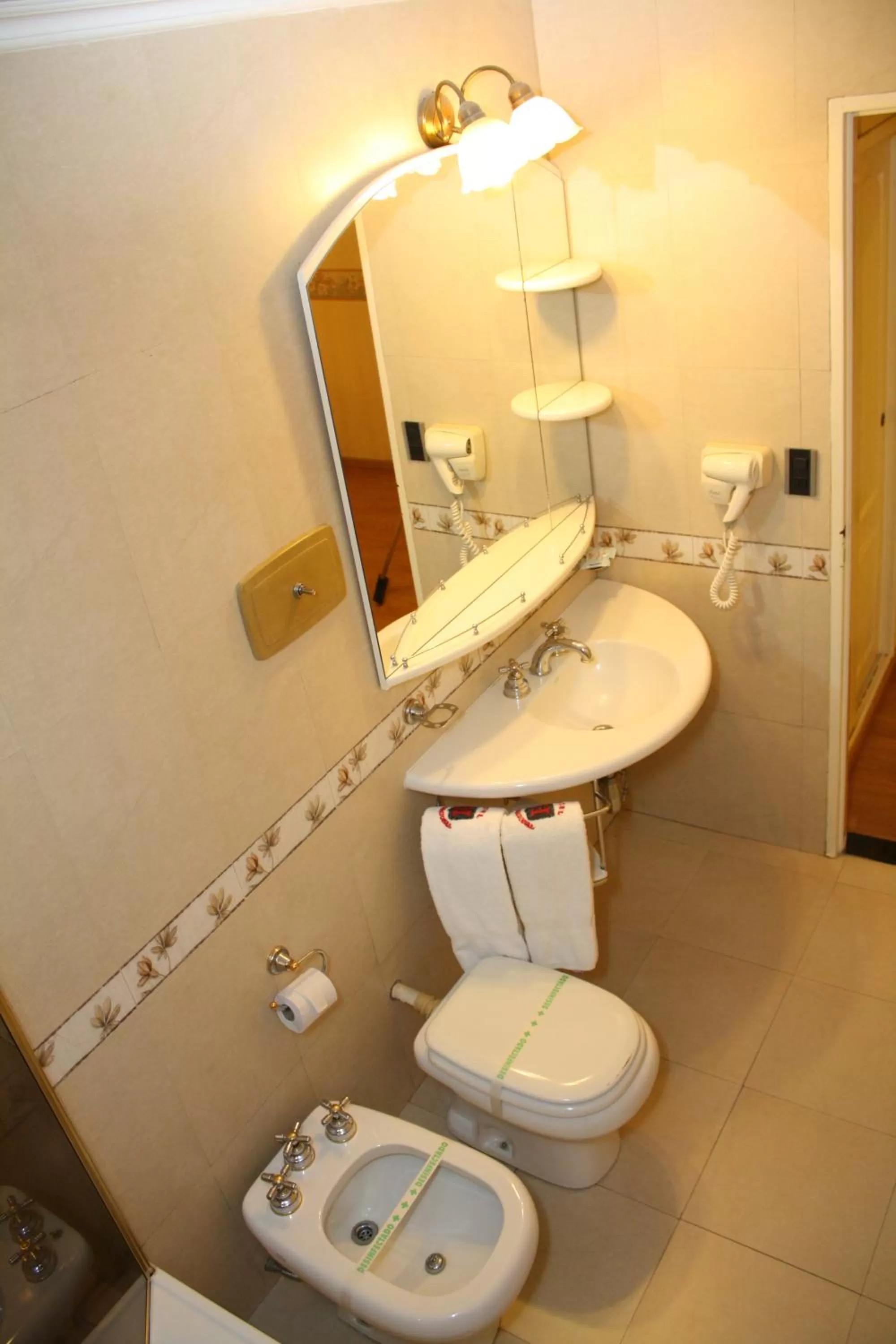 Bathroom in Hotel Internacional